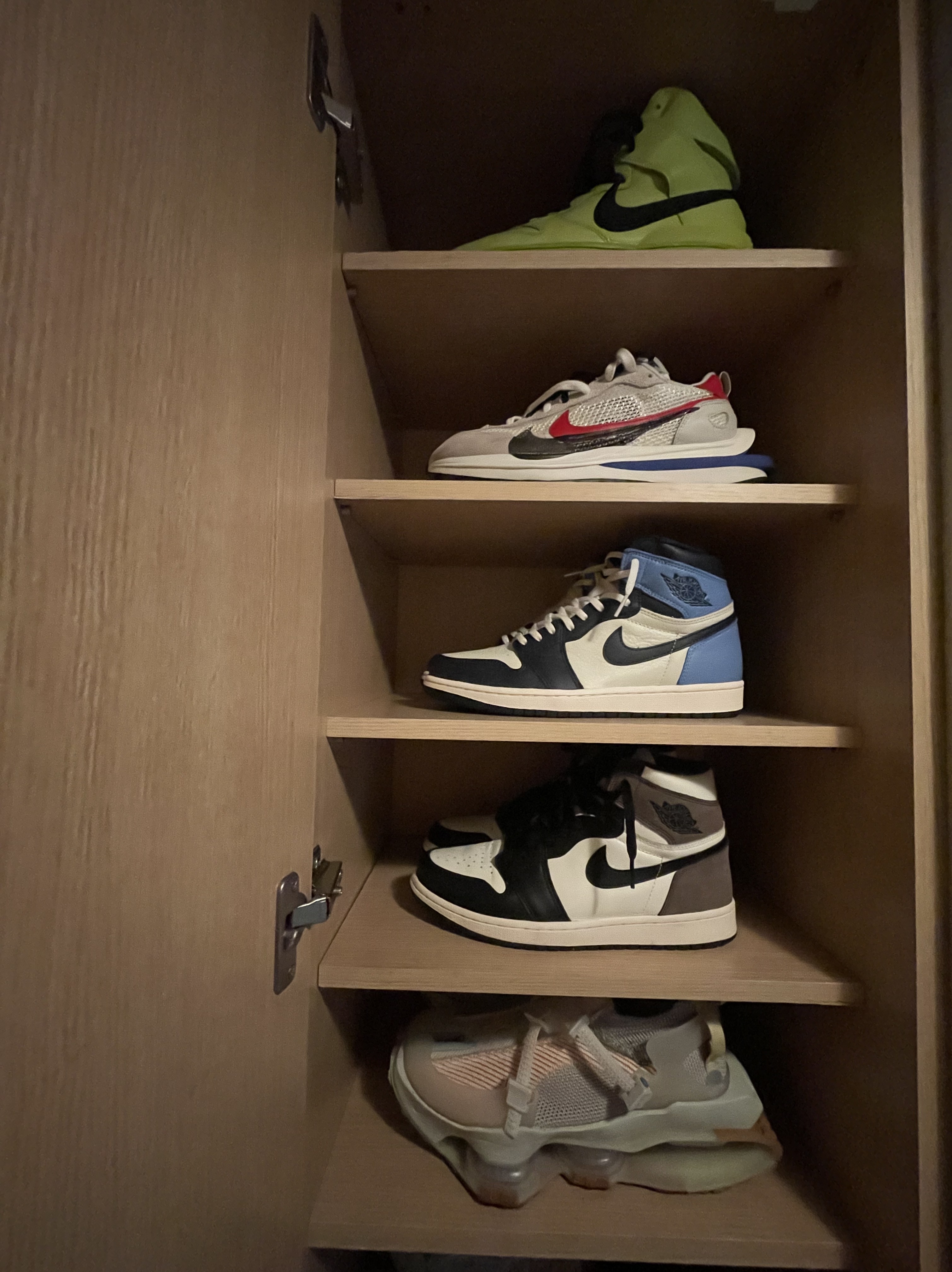 Nike ISPA Road Warrior Volt, Jordan 1 Retro High OG Black Mocha 착용 스타일