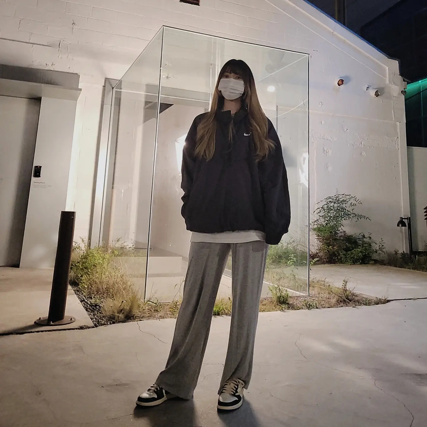 Nike x Stussy Windrunner Jacket Off Noir, Jordan 1 x Travis Scott x Fragment Retro Low OG SP Military Blue 착용 스타일 - 2