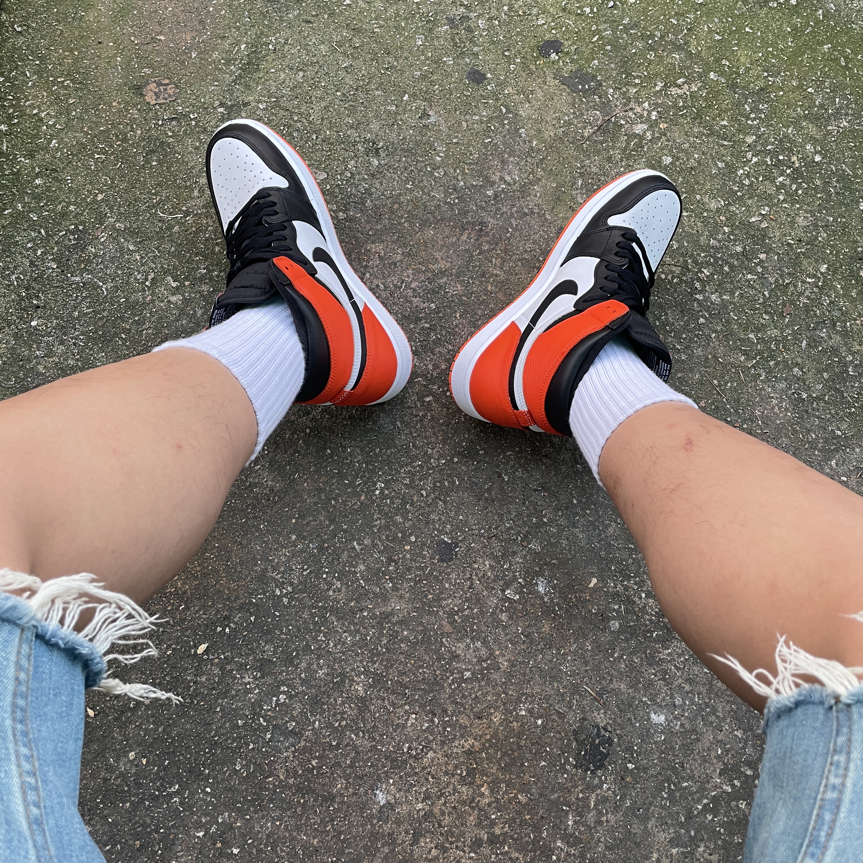 Jordan 1 Retro High OG Electro Orange 착용 스타일