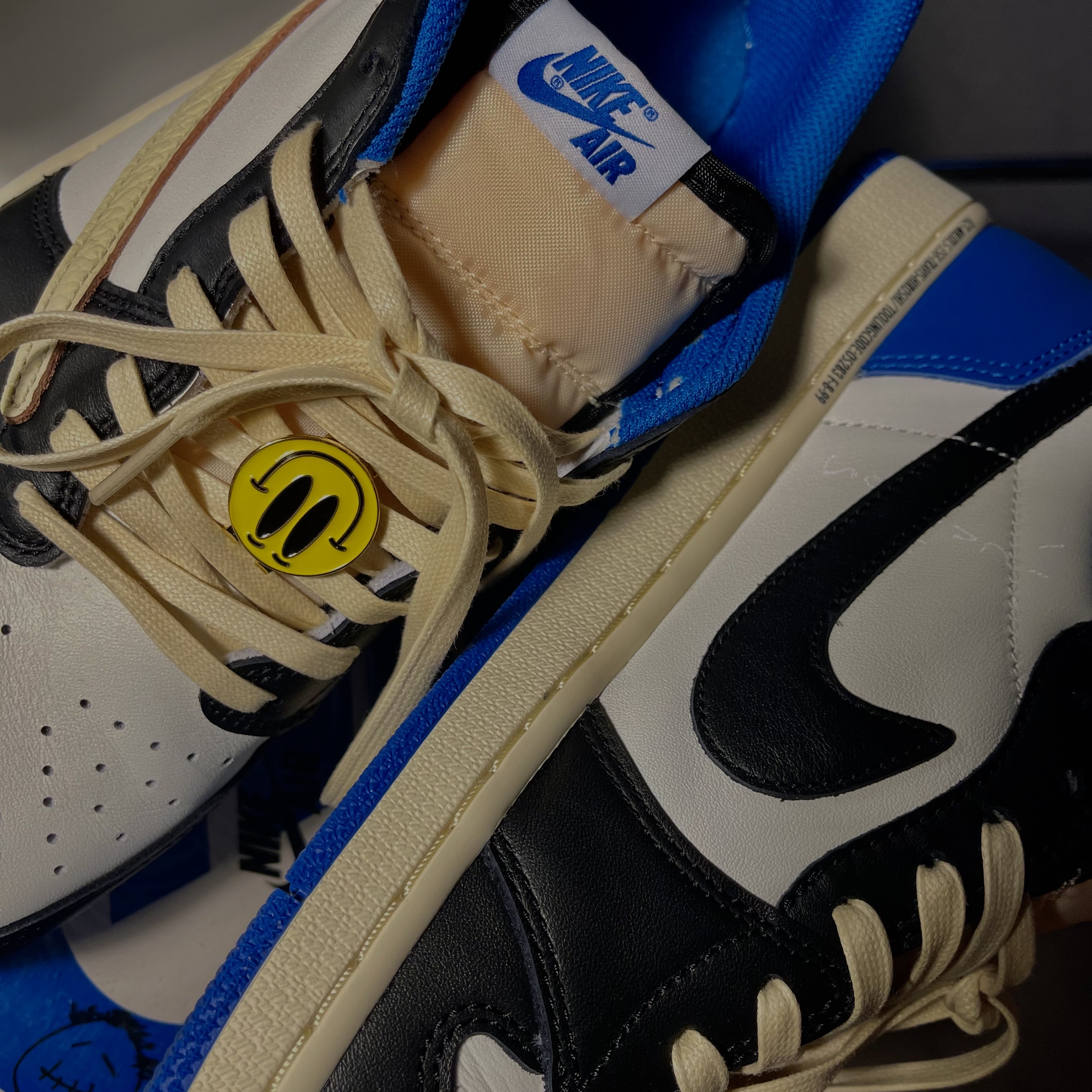 Jordan 1 x Travis Scott x Fragment Retro Low OG SP Military Blue 착용 스타일 - 2