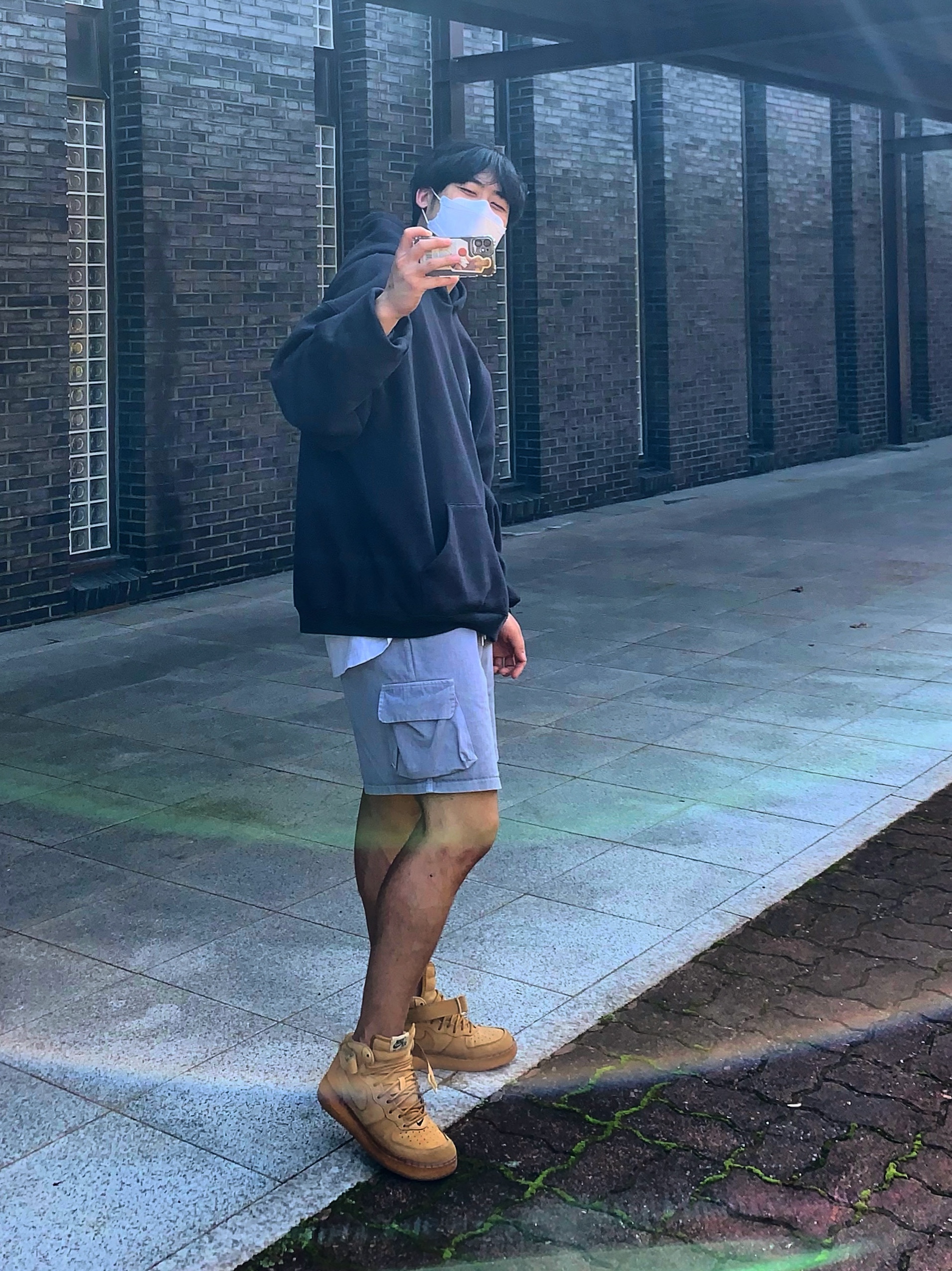 Nike Air Force 1 Mid Flax and Outdoor Green 착용 스타일