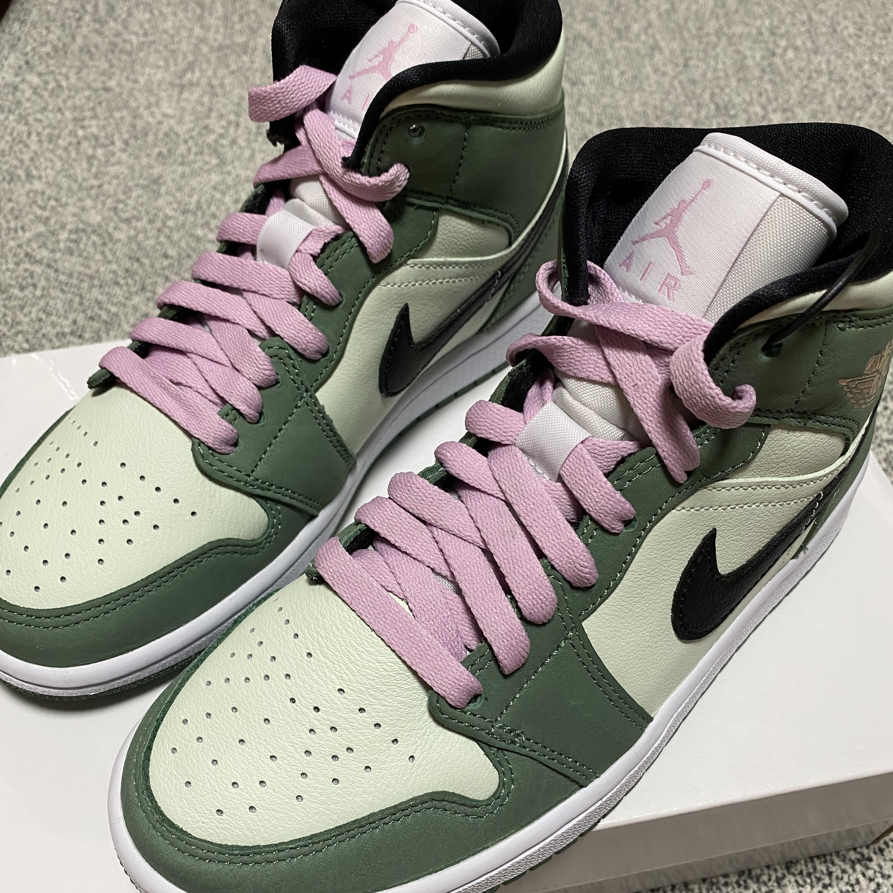 (W) Jordan 1 Mid SE Dutch Green 착용 스타일 - 2