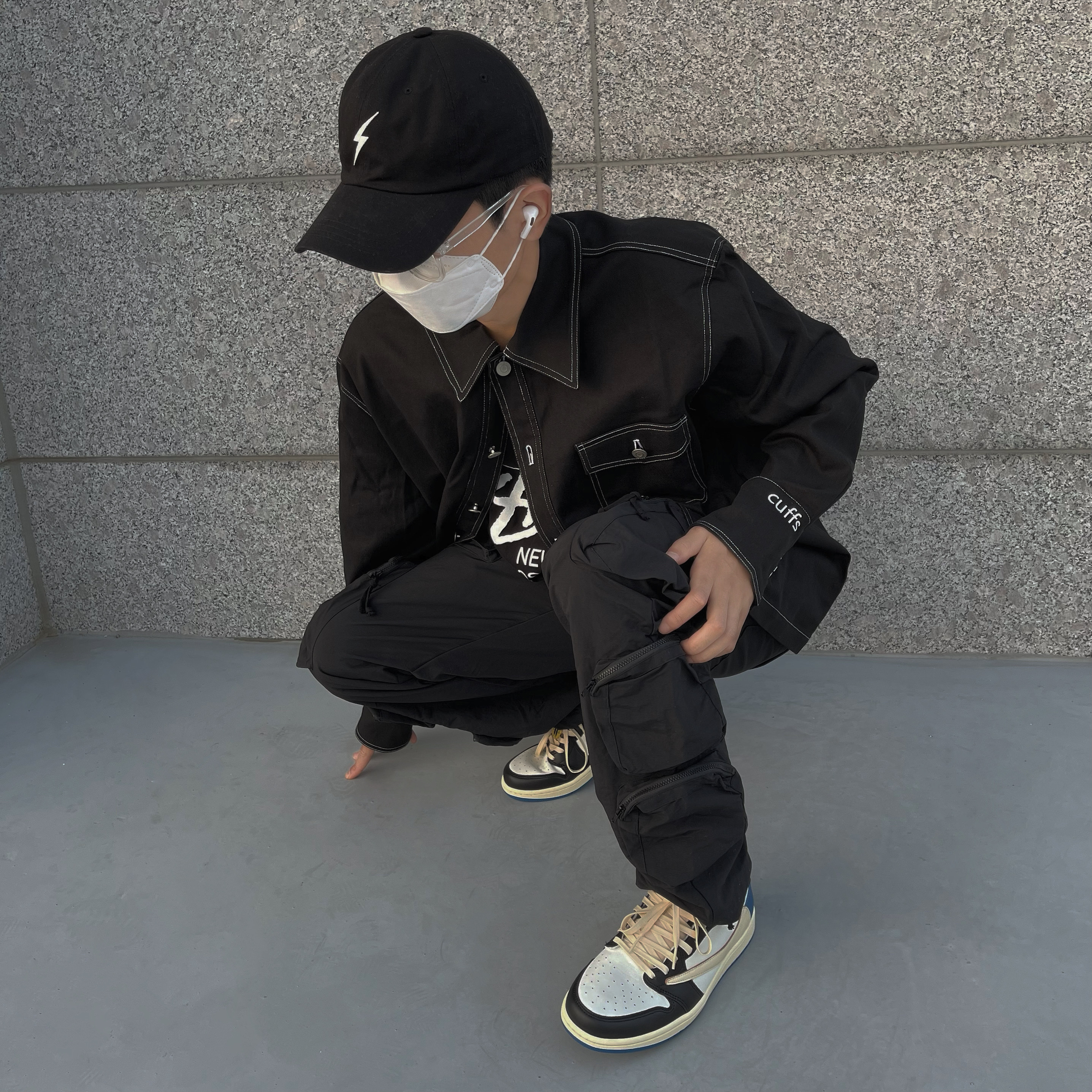 Jordan 1 x Travis Scott x Fragment Retro Low OG SP Military Blue 착용 스타일 - 1