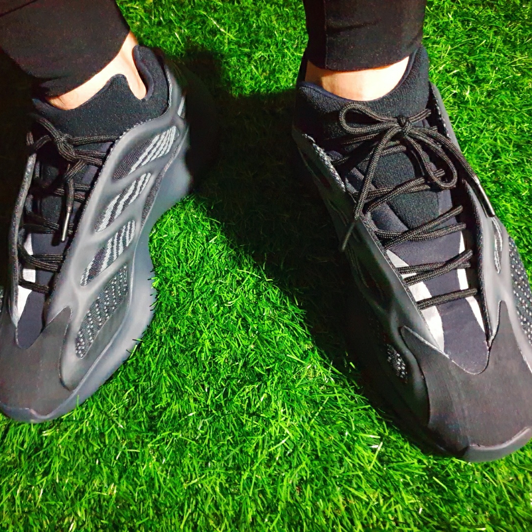 Adidas Yeezy 700 V3 Alvah 착용 스타일 - 4