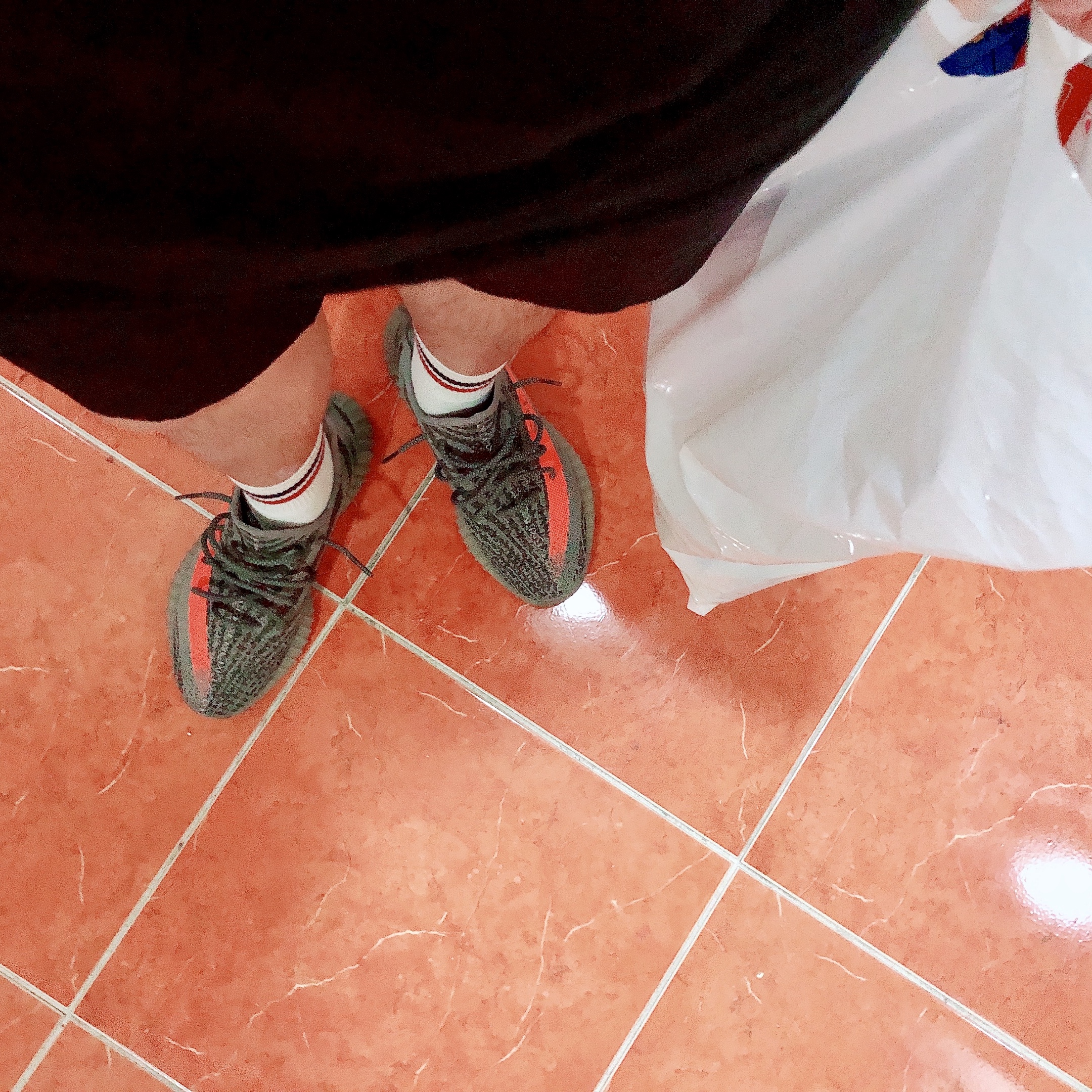 Adidas Yeezy Boost 350 V2 Beluga 착용 스타일
