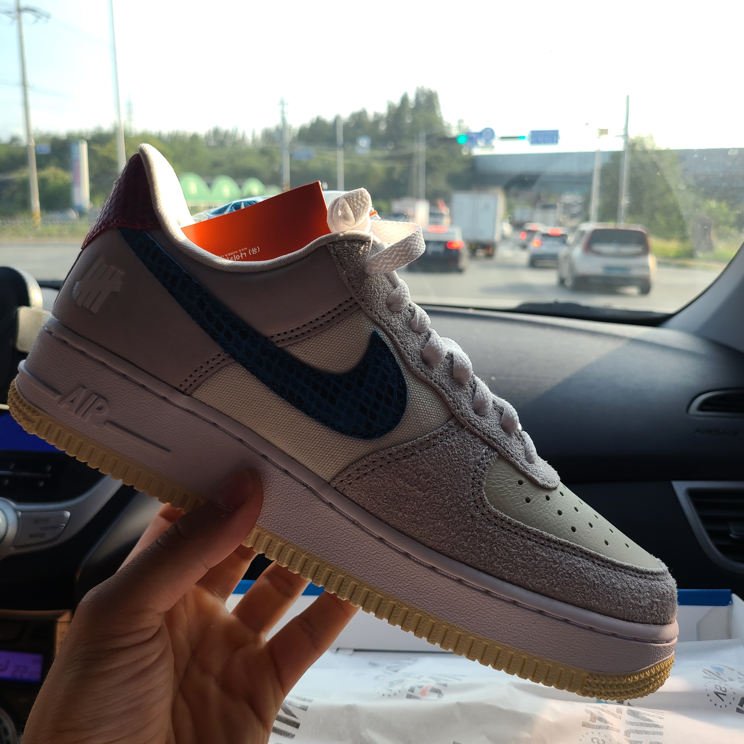 Nike x Undefeated Air Force 1 Low SP 5 On It 착용 스타일