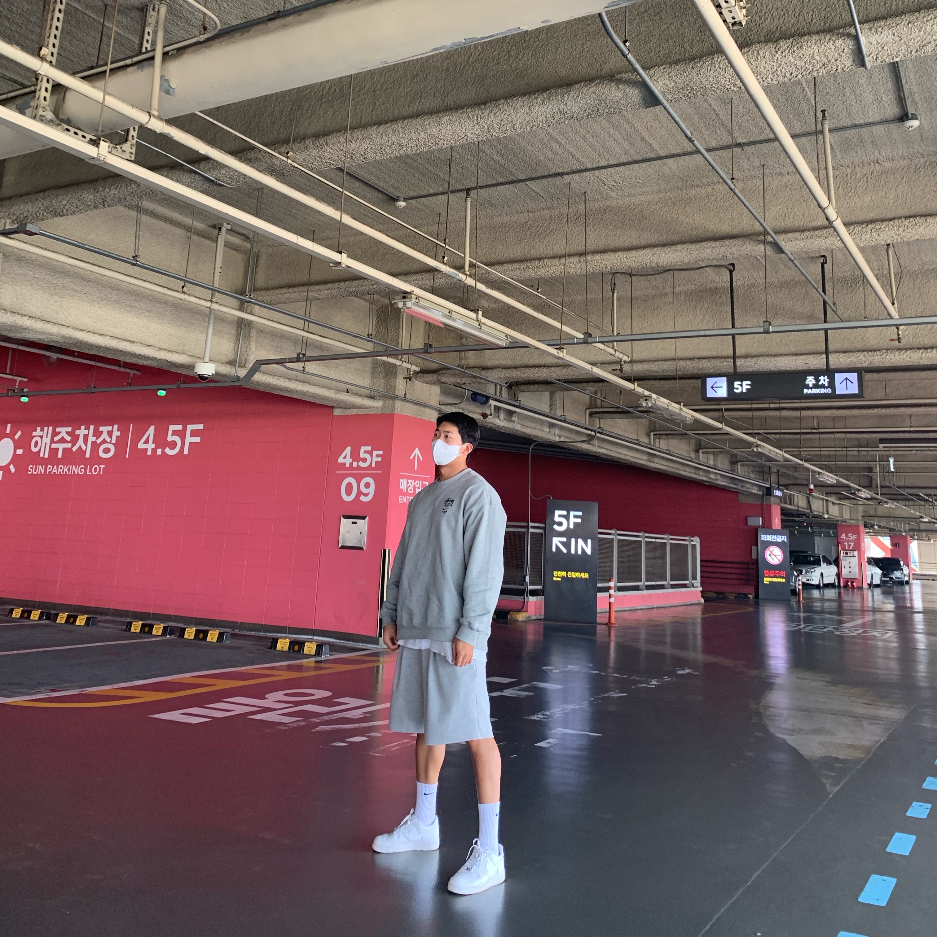 Nike Air Force 1 '07 Low White, Nike x Stussy NRG ZR Fleece Crewneck Heather Grey - US/EU 착용 스타일 - 1