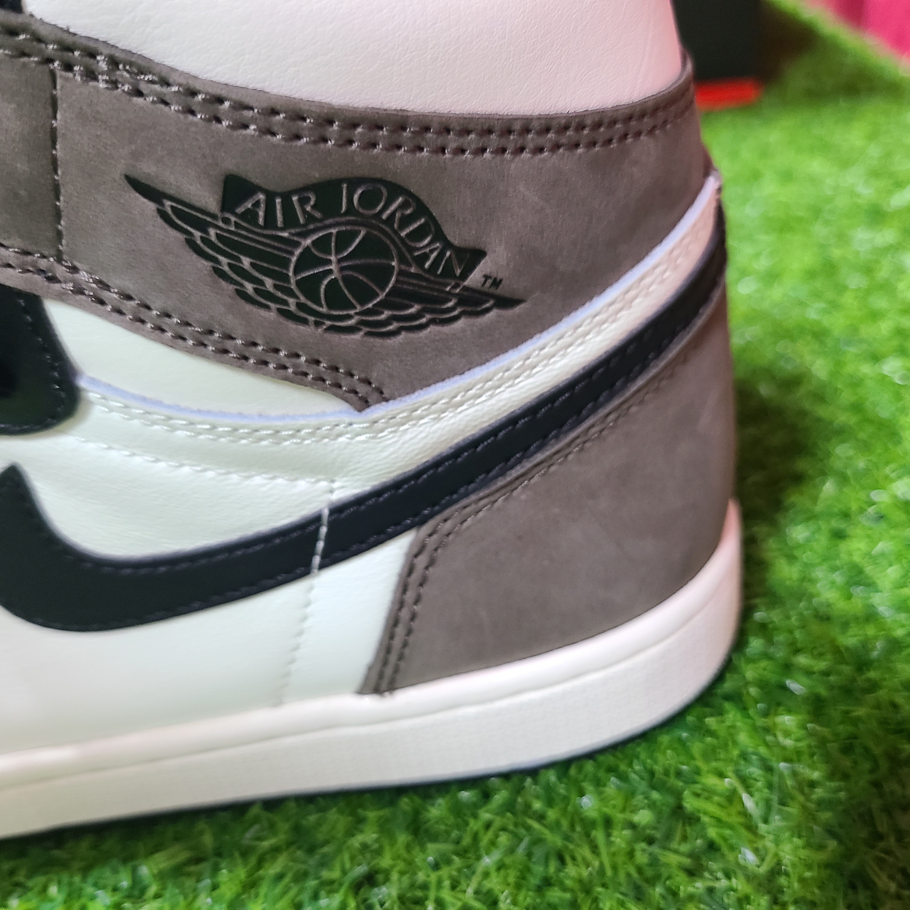 Jordan 1 Retro High OG Black Mocha 착용 스타일