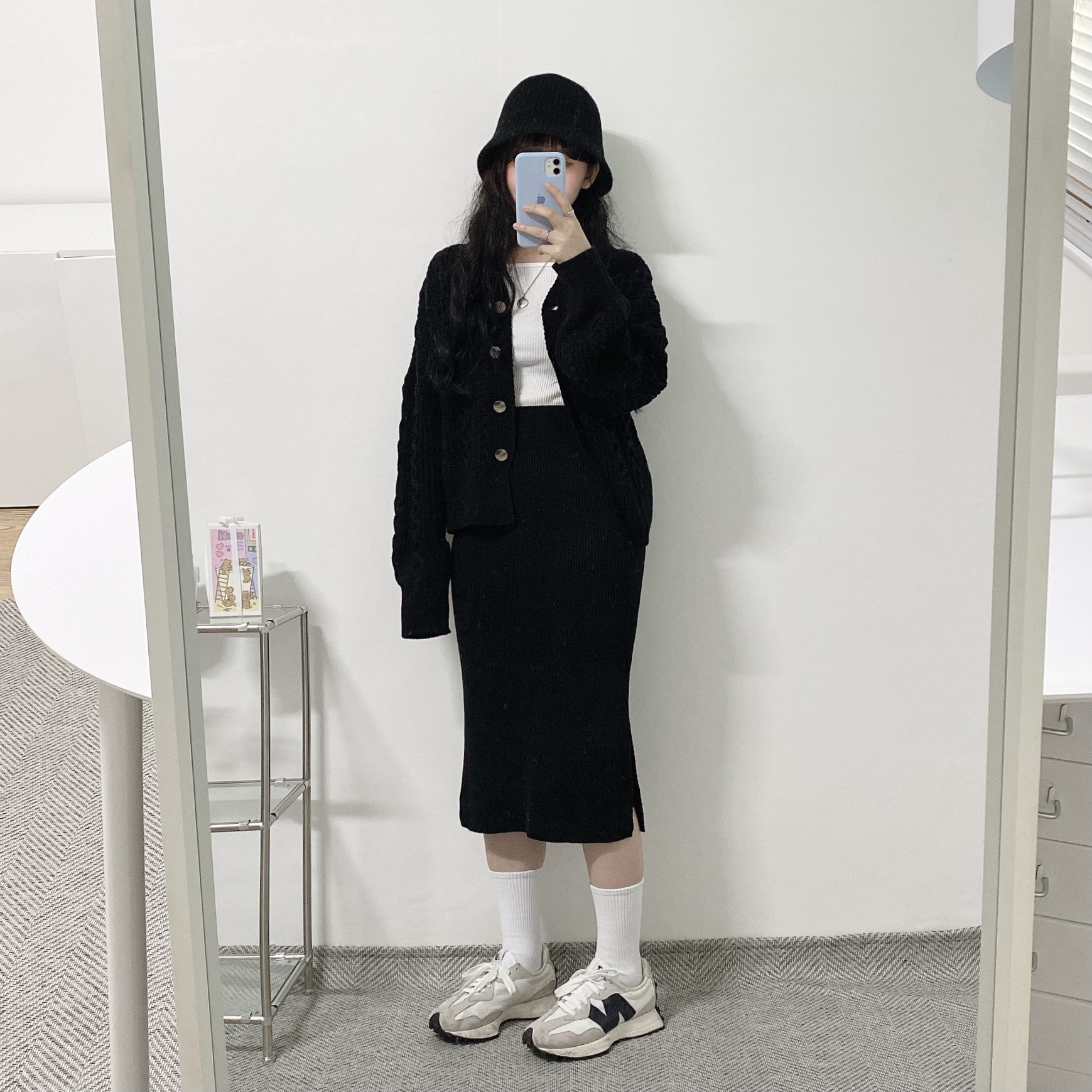 New Balance 327 White Black 착용 스타일
