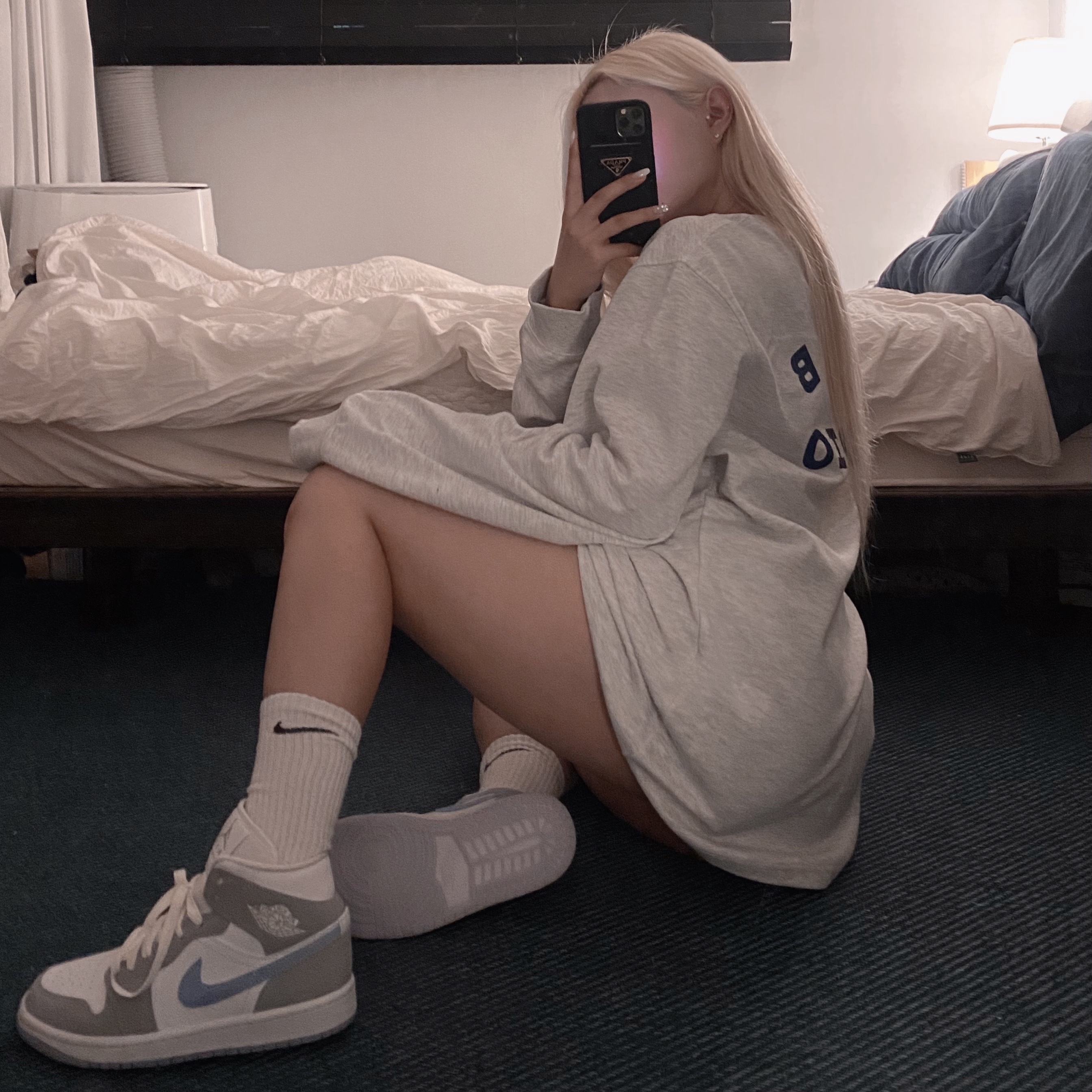 (W) Jordan 1 Mid Wolf Grey, IAB Studio Long Sleeve Light Gray 착용 스타일
