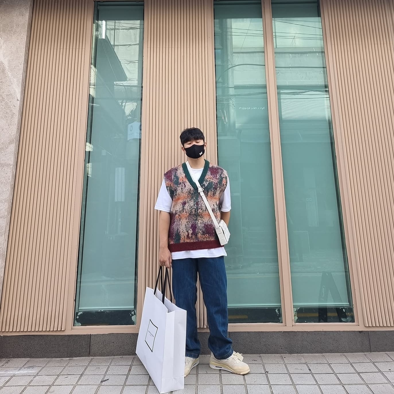 (W) Jordan 4 x Off-White Retro SP Sail 착용 스타일 - 1