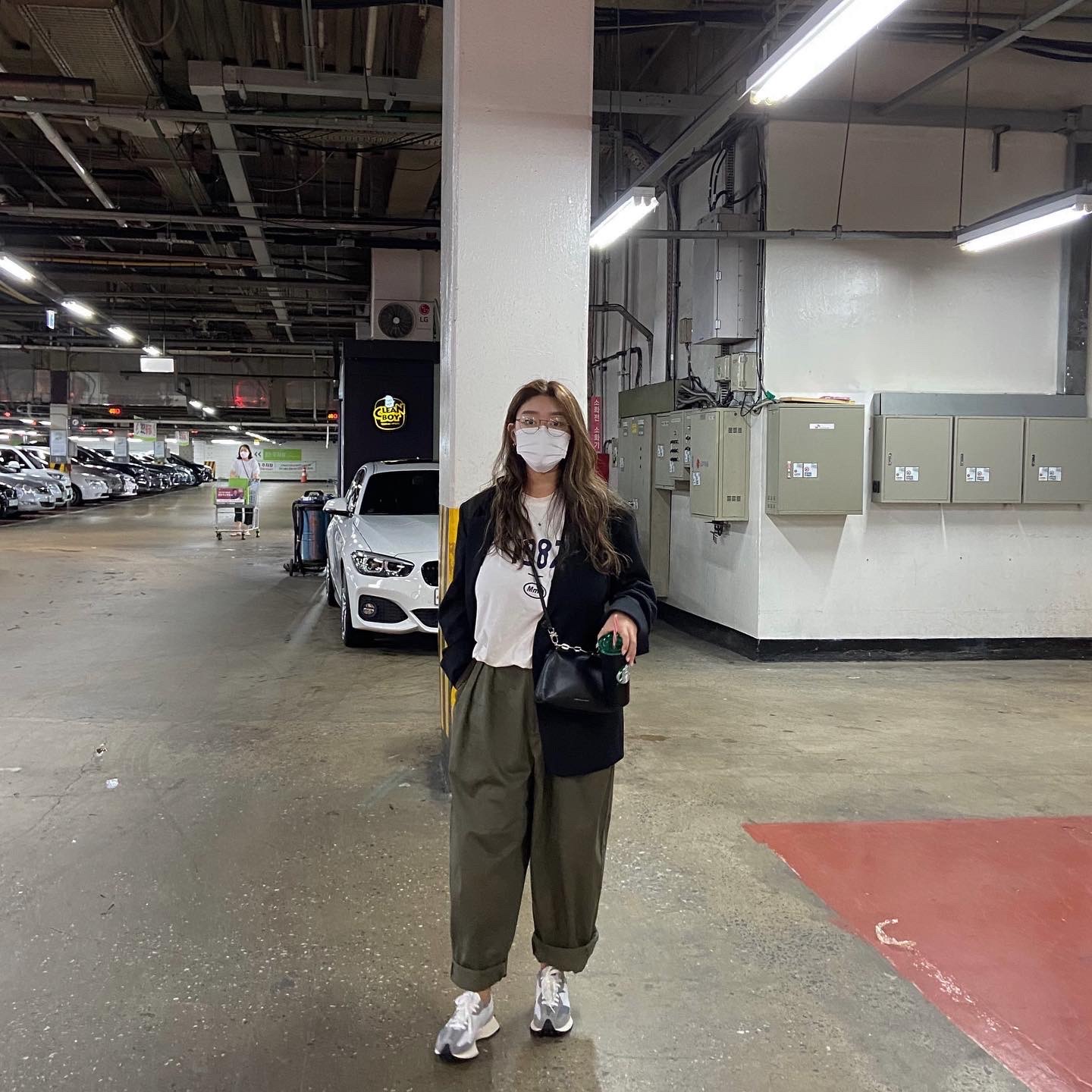 New Balance 327 Grey 착용 스타일