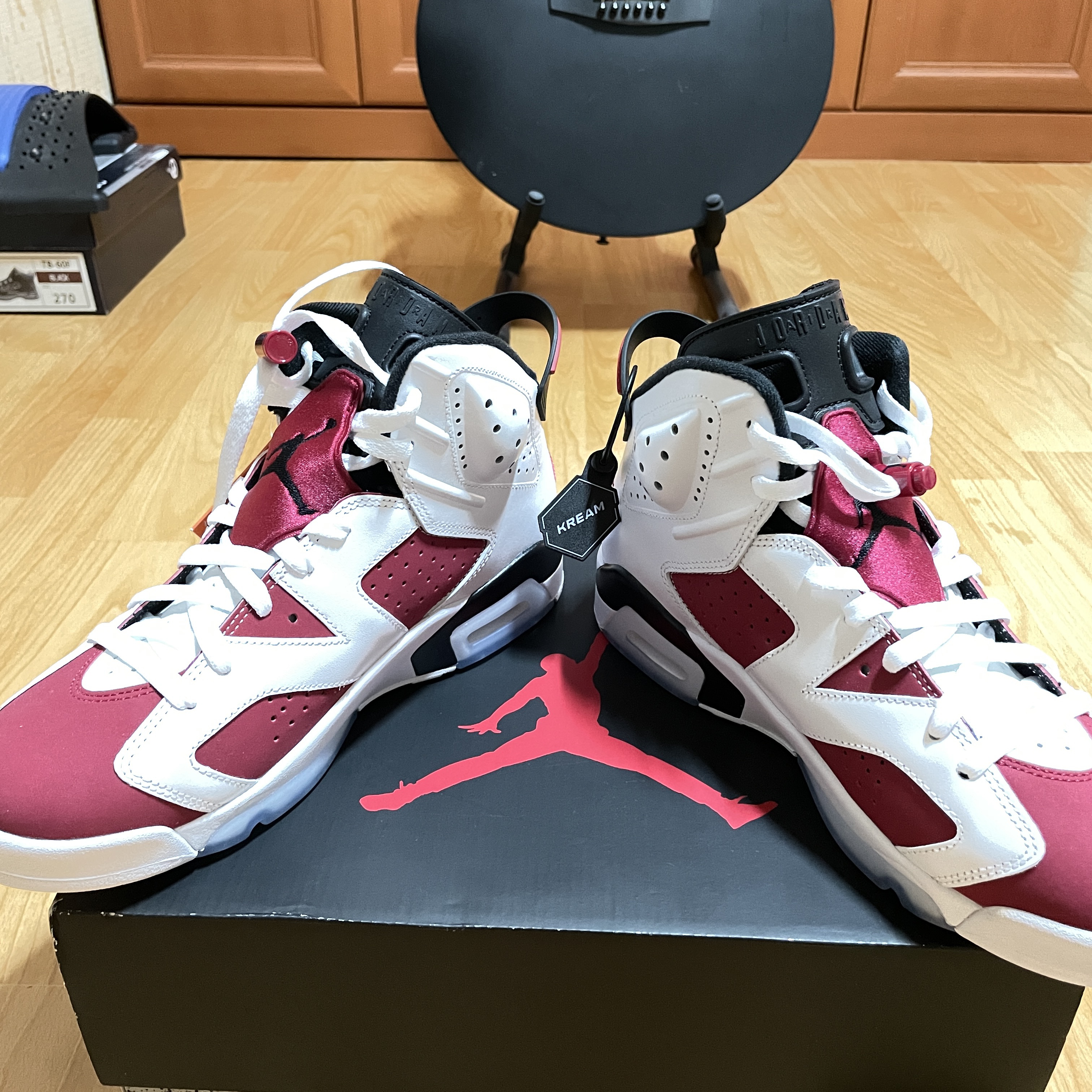 Jordan 6 Retro Carmine 2021 착용 스타일 - 2