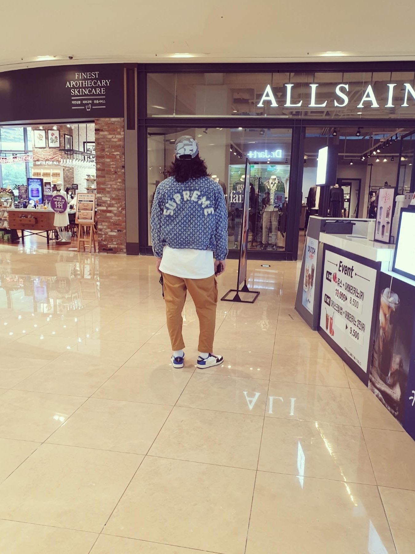 Supreme Hole Punch Denim Trucker Jacket Blue - 20SS, Jordan 1 x Travis Scott x Fragment Retro Low OG SP Military Blue 착용 스타일 - 2