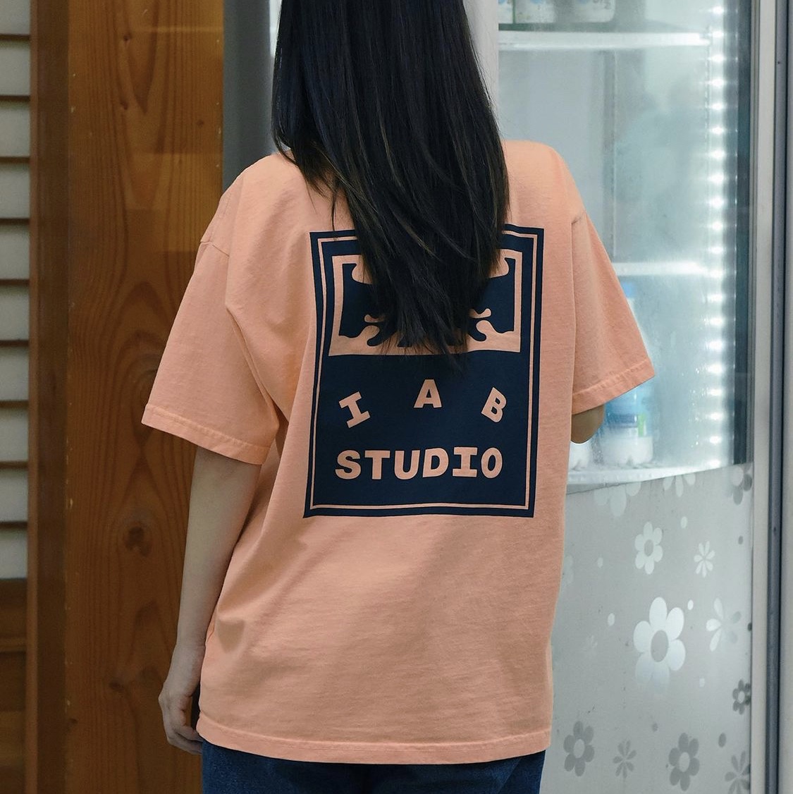 IAB Studio x Obey Eyes Icon T-Shirt Melon 착용 스타일