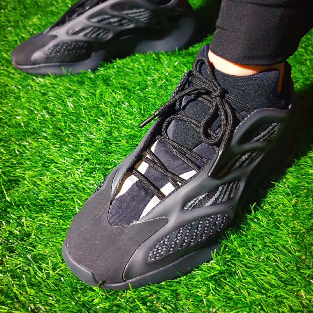 Adidas Yeezy 700 V3 Alvah 착용 스타일 - 5