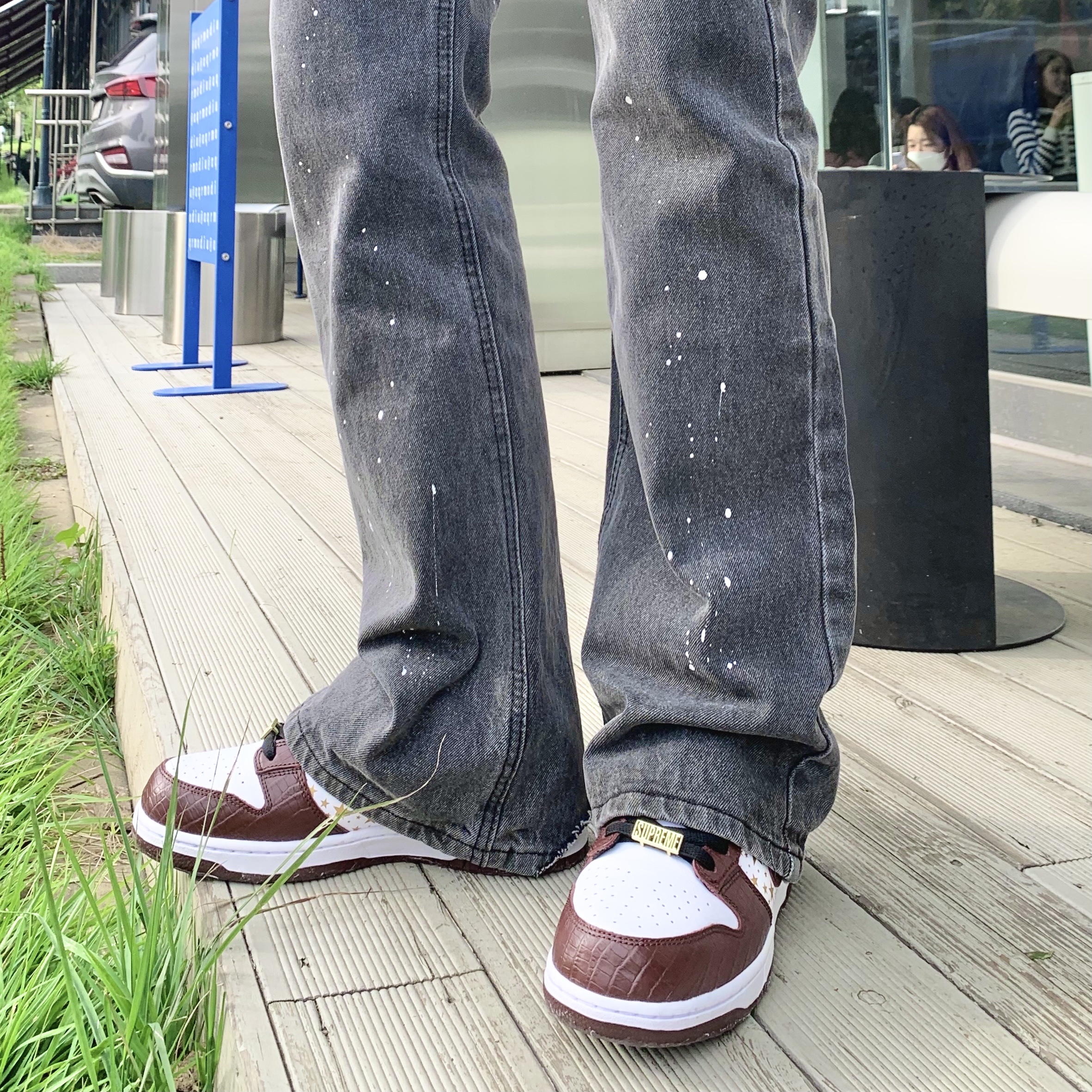 Nike x Supreme SB Dunk Low Barkroot Brown 착용 스타일 - 3