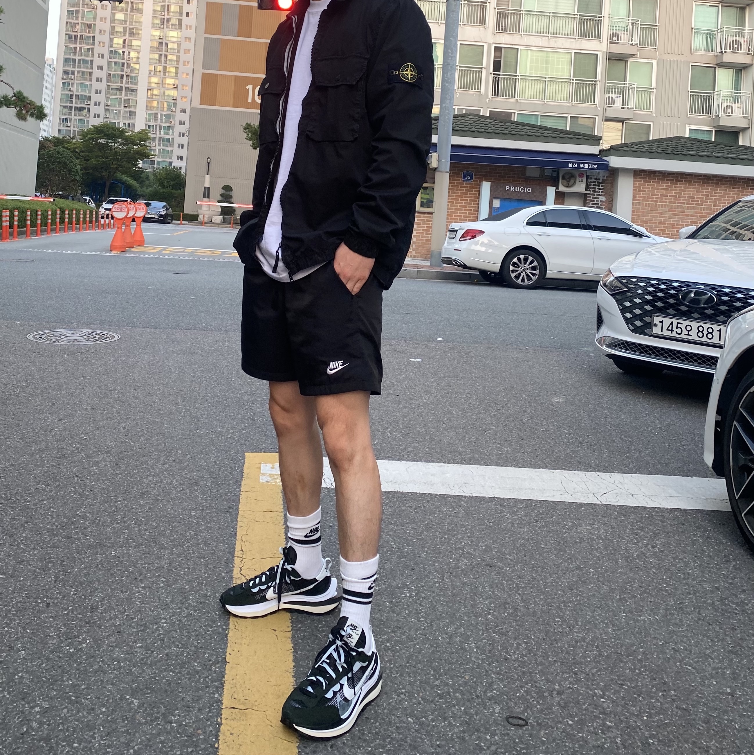 Stone Island 113WN T.CO+OLD Overshirt Black - 21FW, Nike x Sacai VaporWaffle Black White 착용 스타일