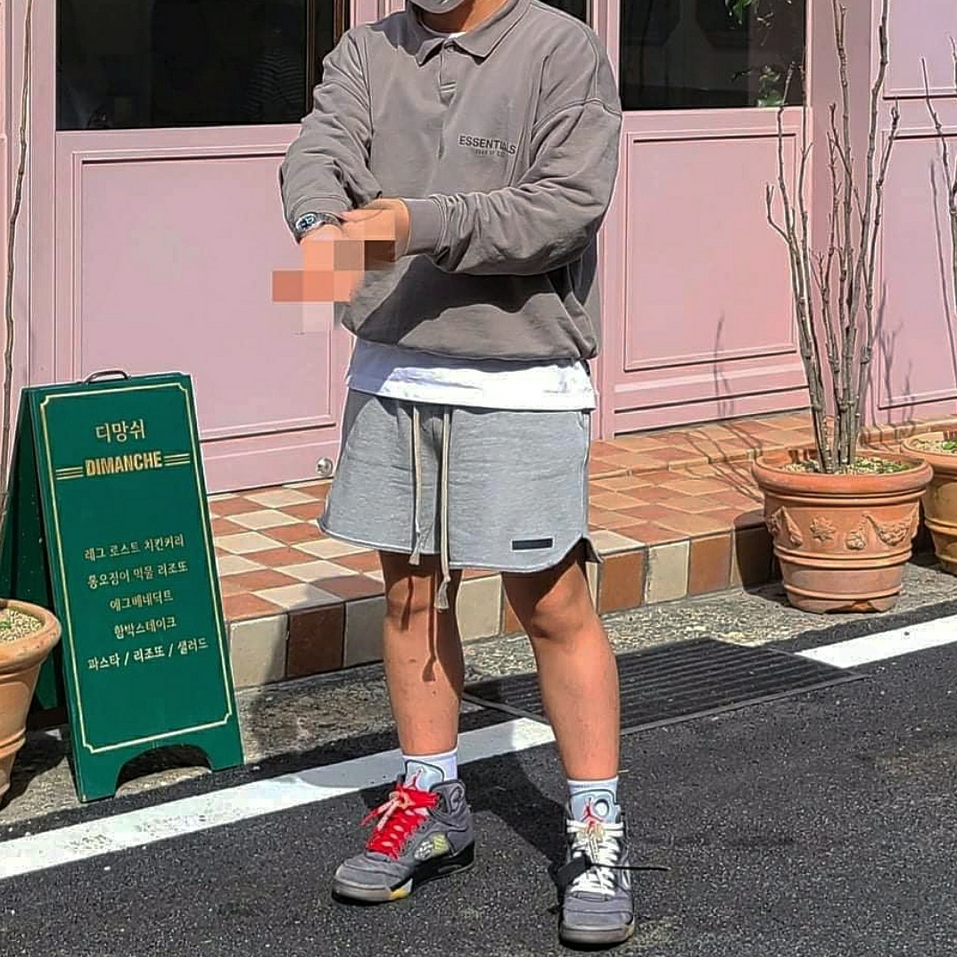 Jordan 5 x Off-White Retro SP Black Muslin 착용 스타일 - 1