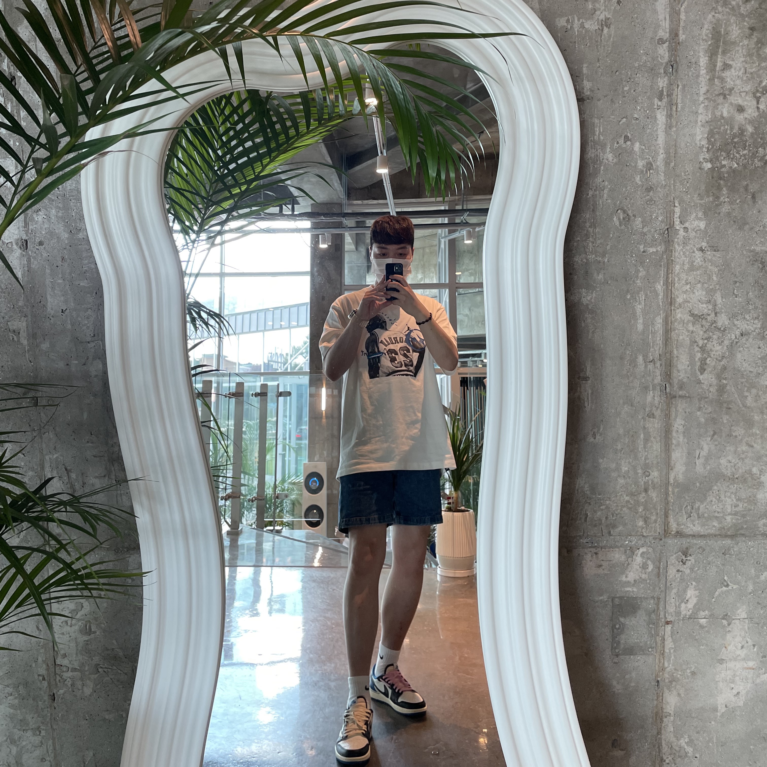 Jordan 1 x Travis Scott x Fragment Retro Low OG SP Military Blue, Jordan x Travis Scott x Fragment T-Shirt Sail (DJ0619-133) 착용 스타일