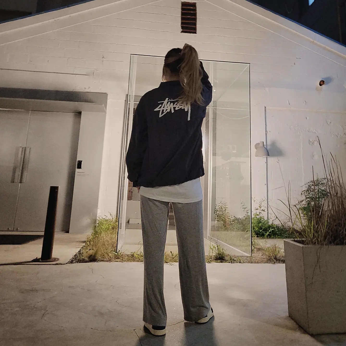 Nike x Stussy Windrunner Jacket Off Noir, Jordan 1 x Travis Scott x Fragment Retro Low OG SP Military Blue 착용 스타일 - 1