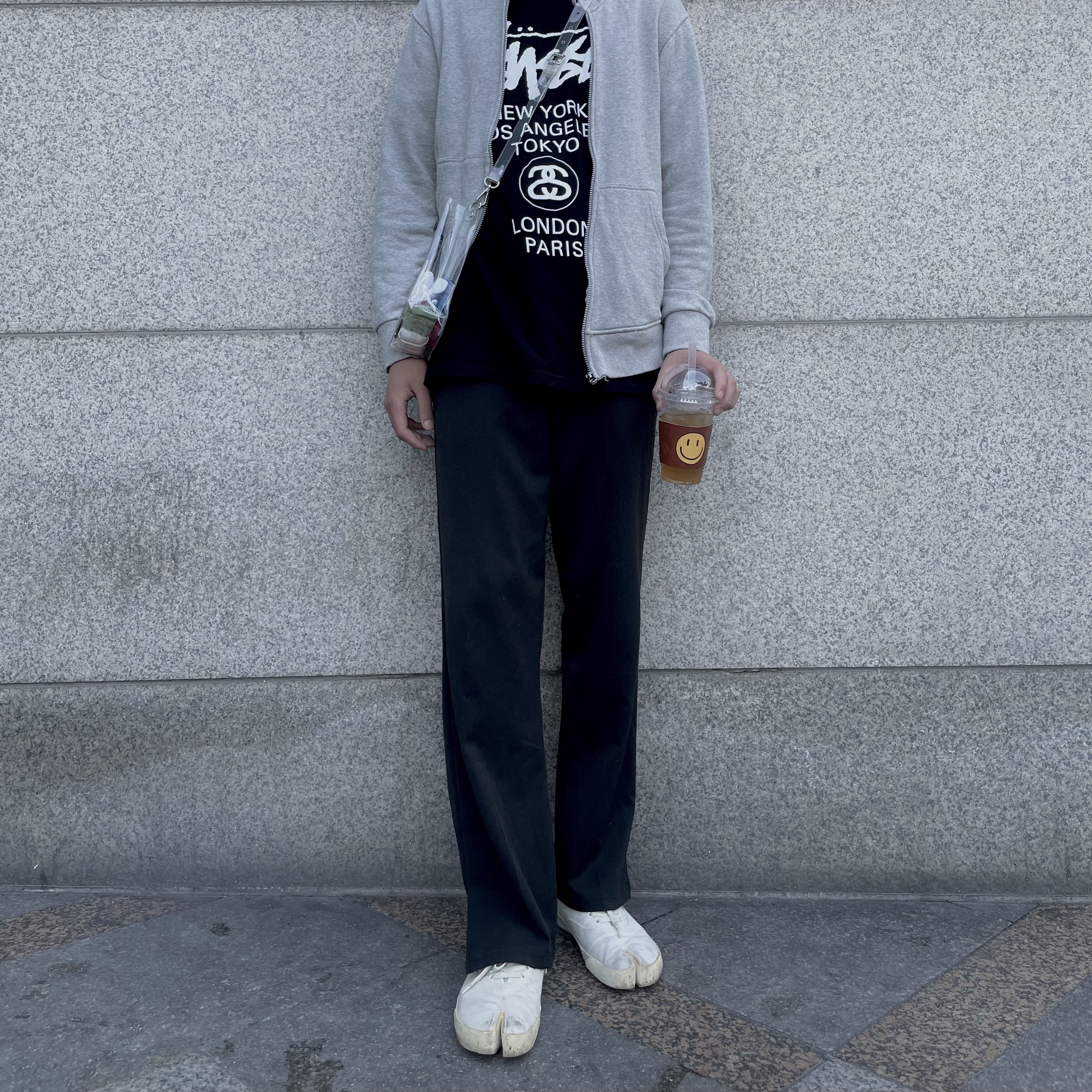 Stussy World Tour T-Shirt Black, Maison Margiela Tabi Lace-Up Sneakers Beige 착용 스타일