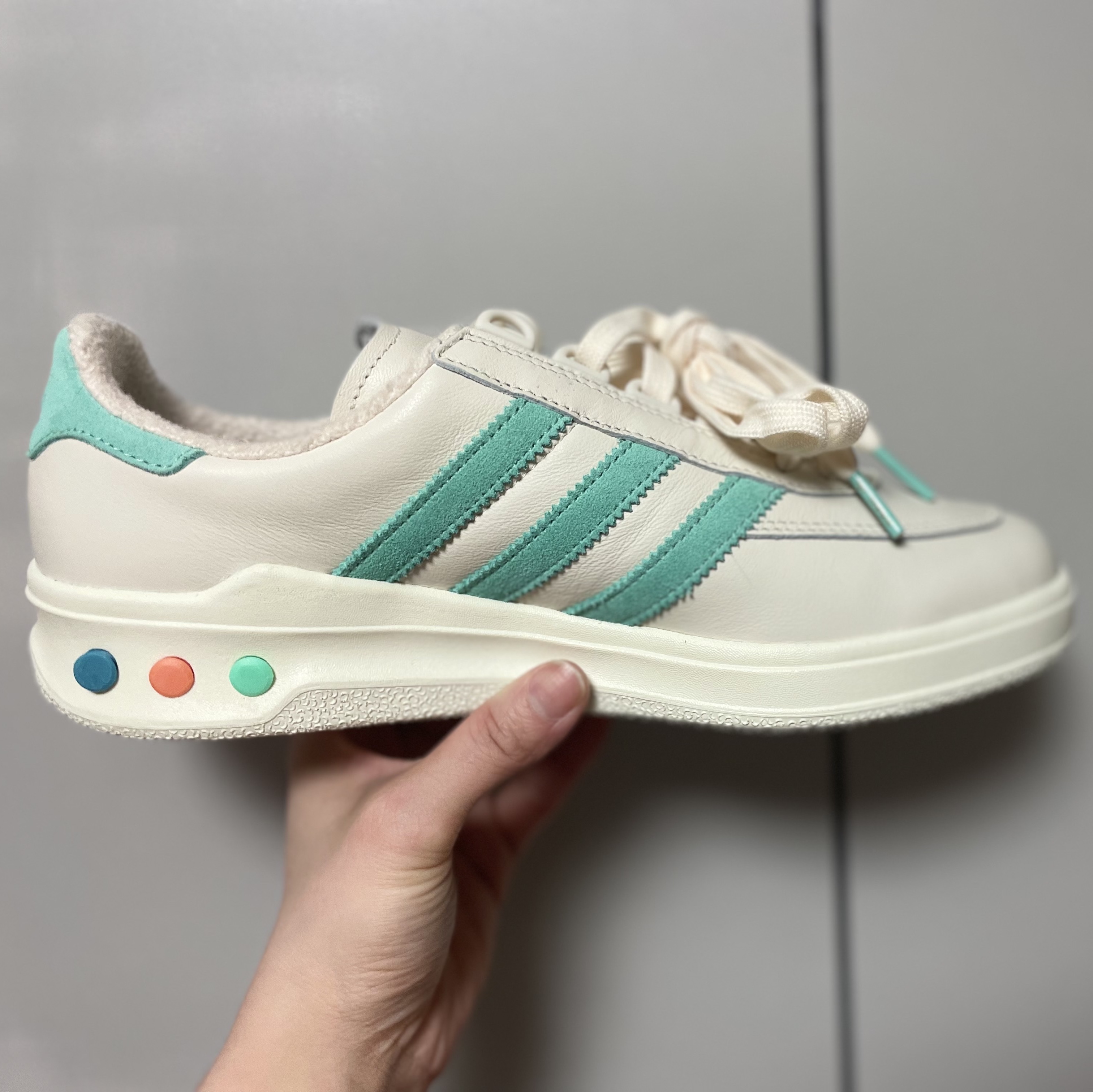 Adidas x END. Grainger Tennis Club 착용 스타일 - 1