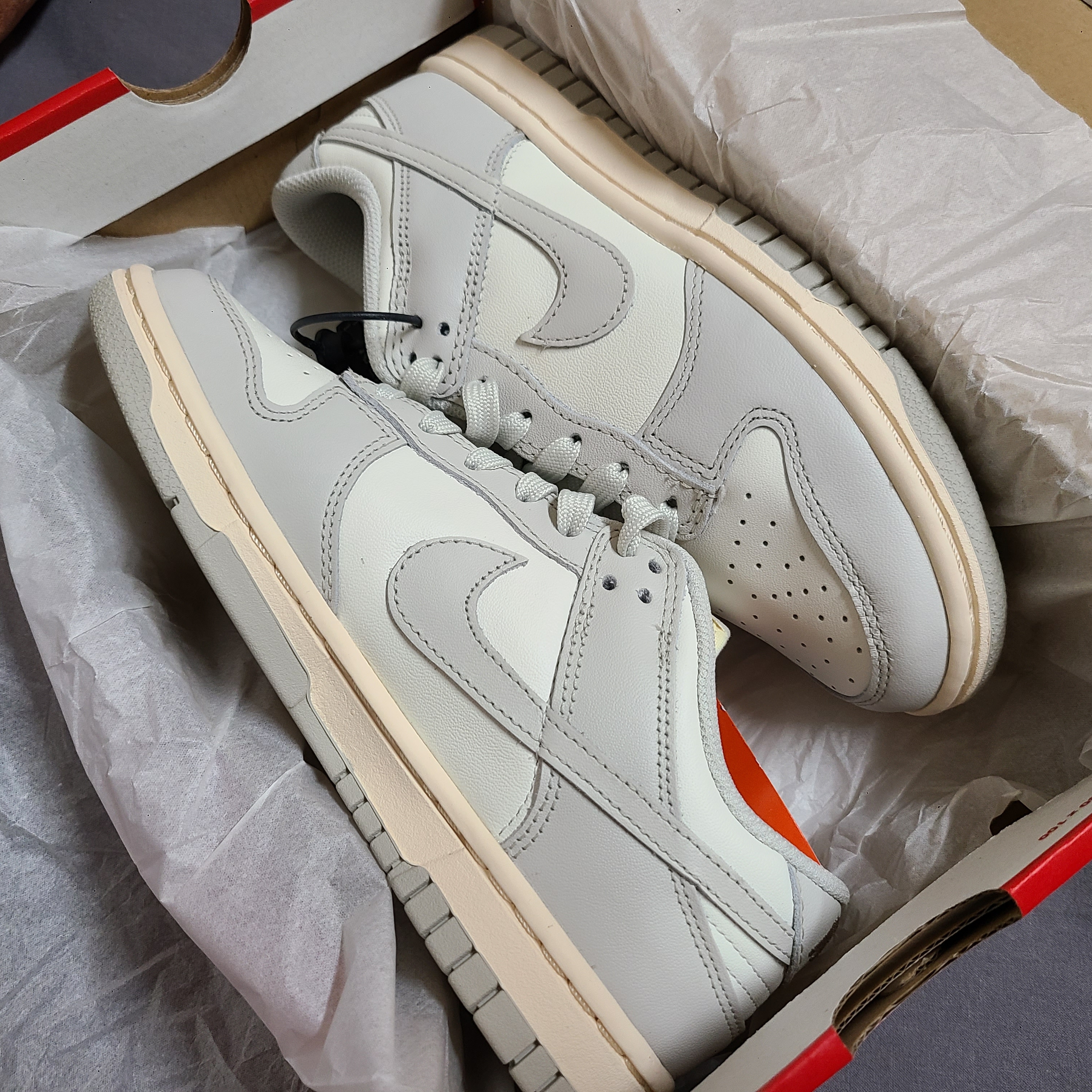 (W) Nike Dunk Low Light Bone 착용 스타일 - 2