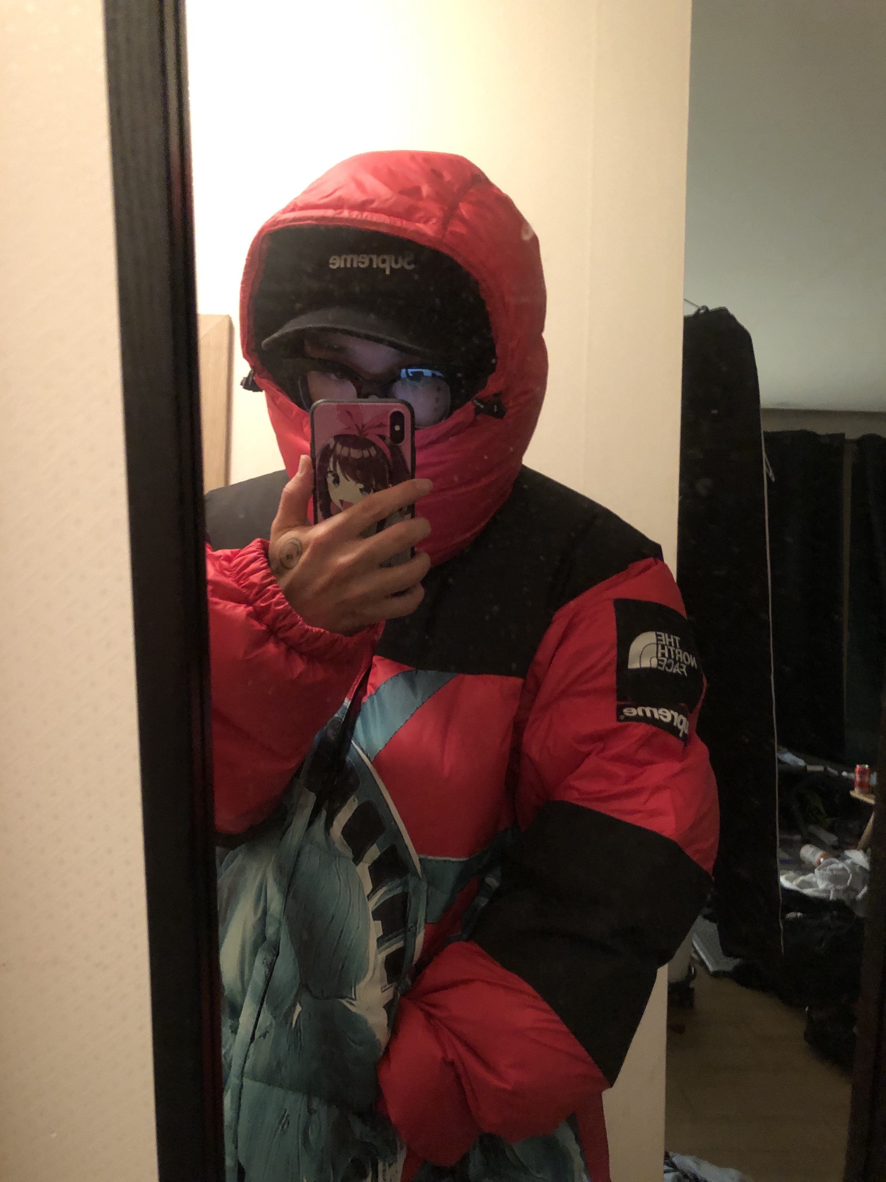 Supreme Washed Chino Twill Camp Cap Black, Supreme x The North Face Statue of Liberty Baltoro Jacket Red - 19FW 착용 스타일 - 1