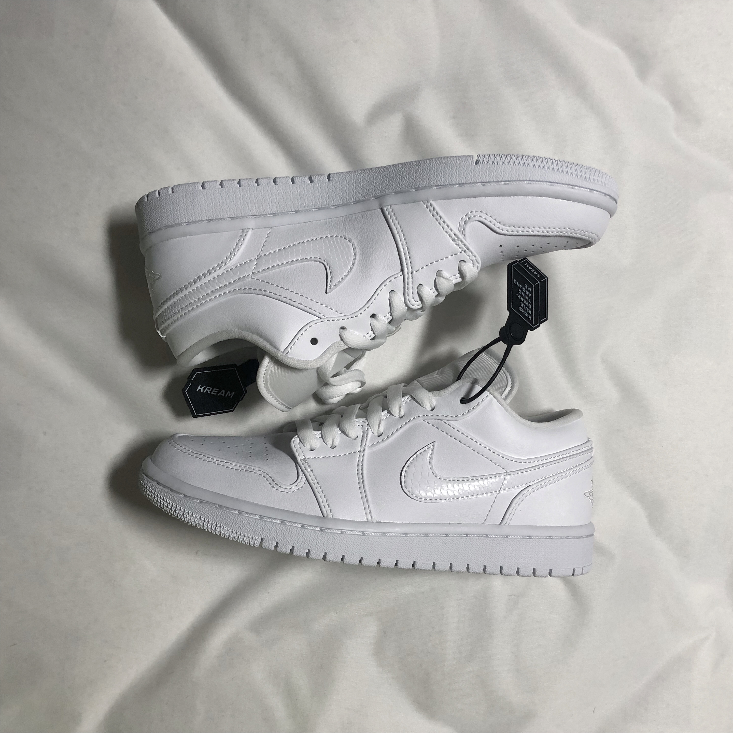 (W) Jordan 1 Low Triple White 2020 착용 스타일 - 1