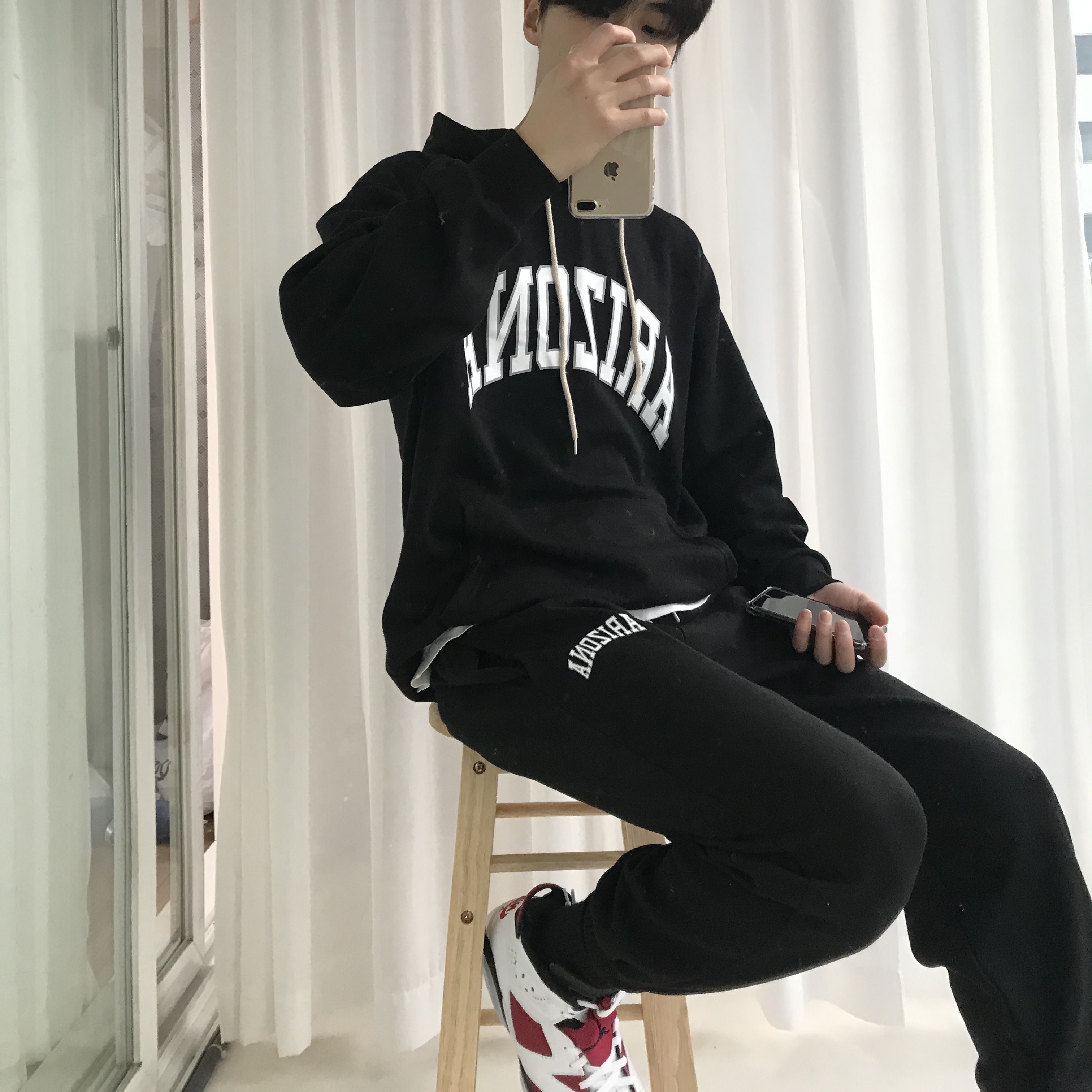 Jordan 6 Retro Carmine 2021 착용 스타일 - 2
