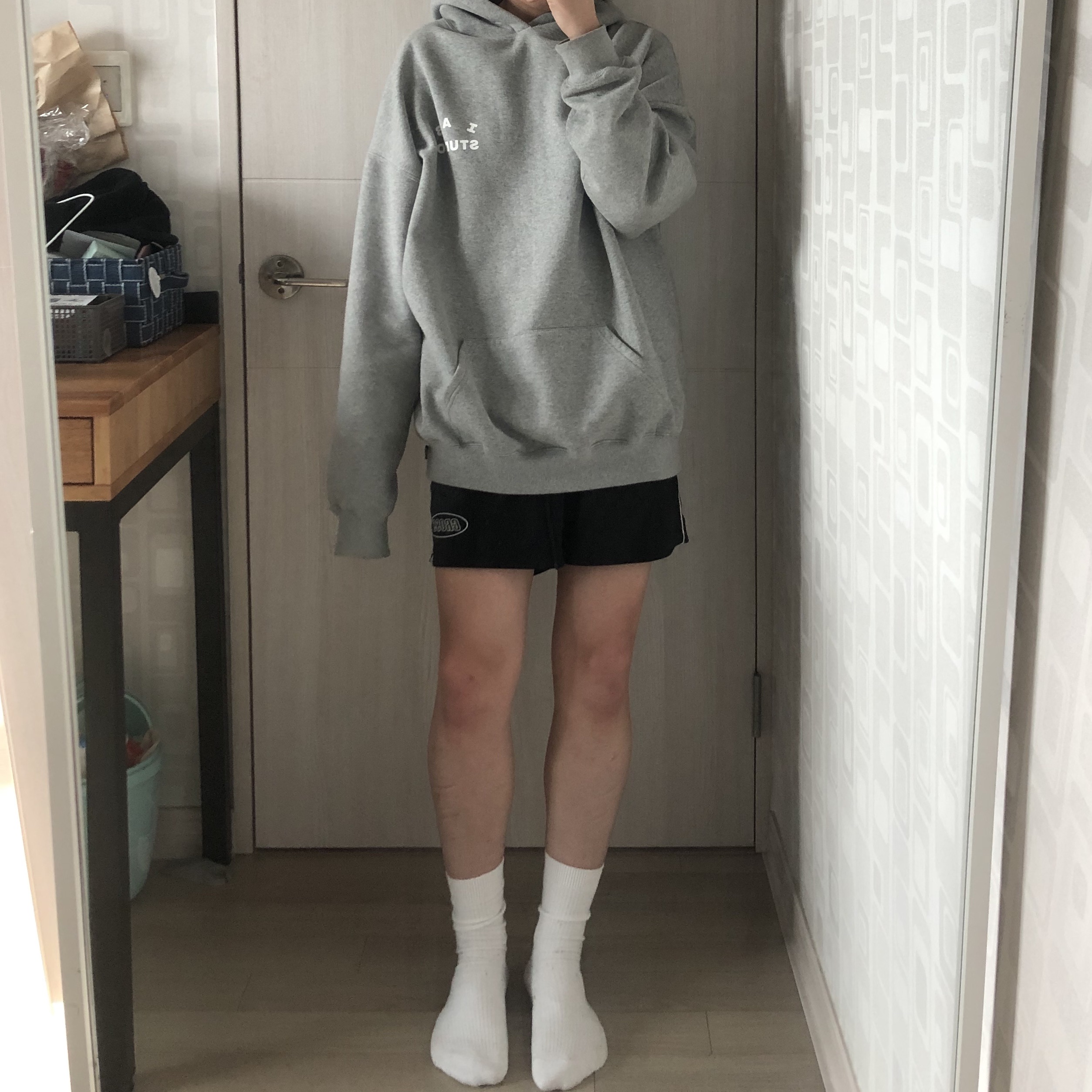 IAB Studio Hoodie Gray - 21SS 착용 스타일