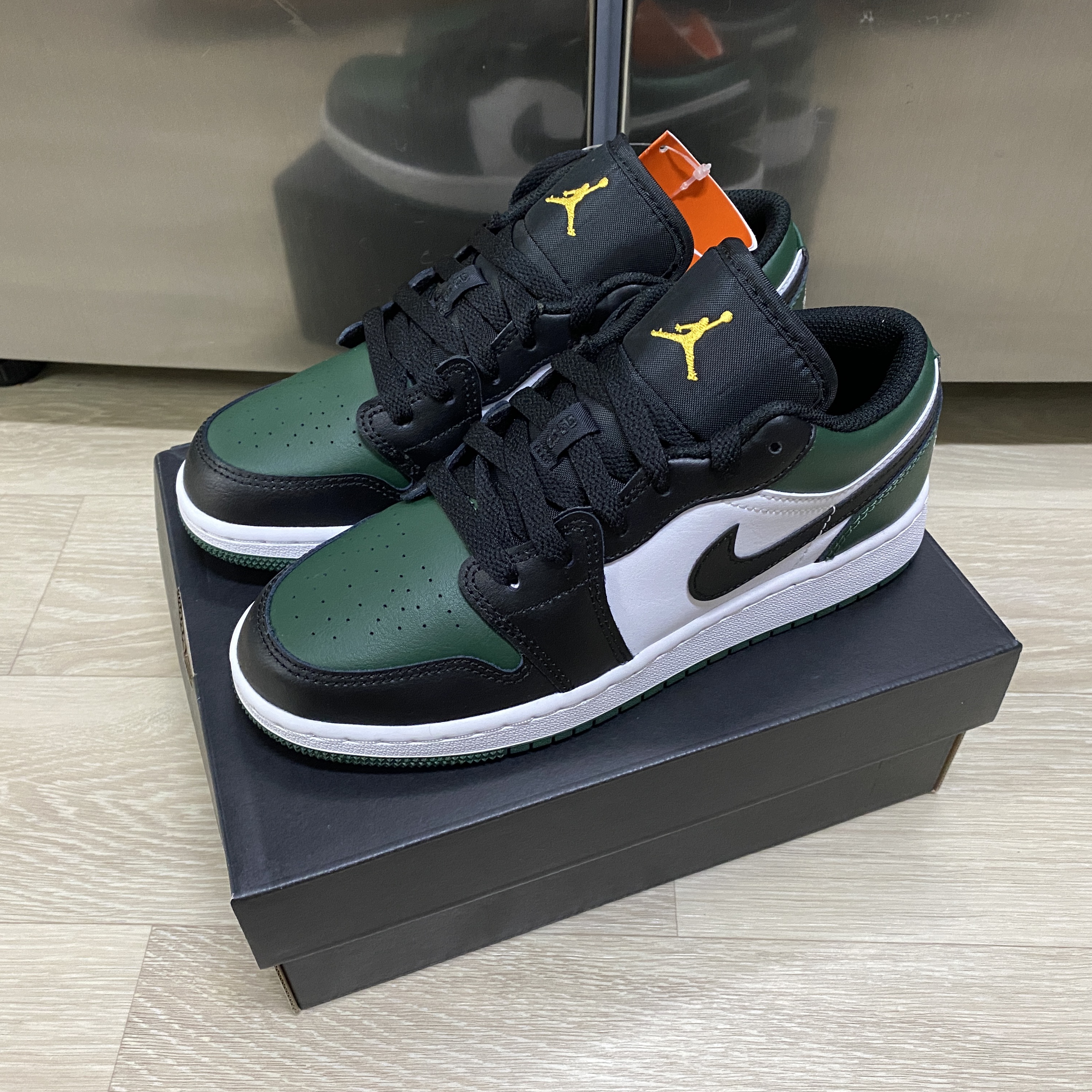 (GS) Jordan 1 Low Black Particle Grey, (GS) Jordan 1 Low Green Toe 착용 스타일 - 3
