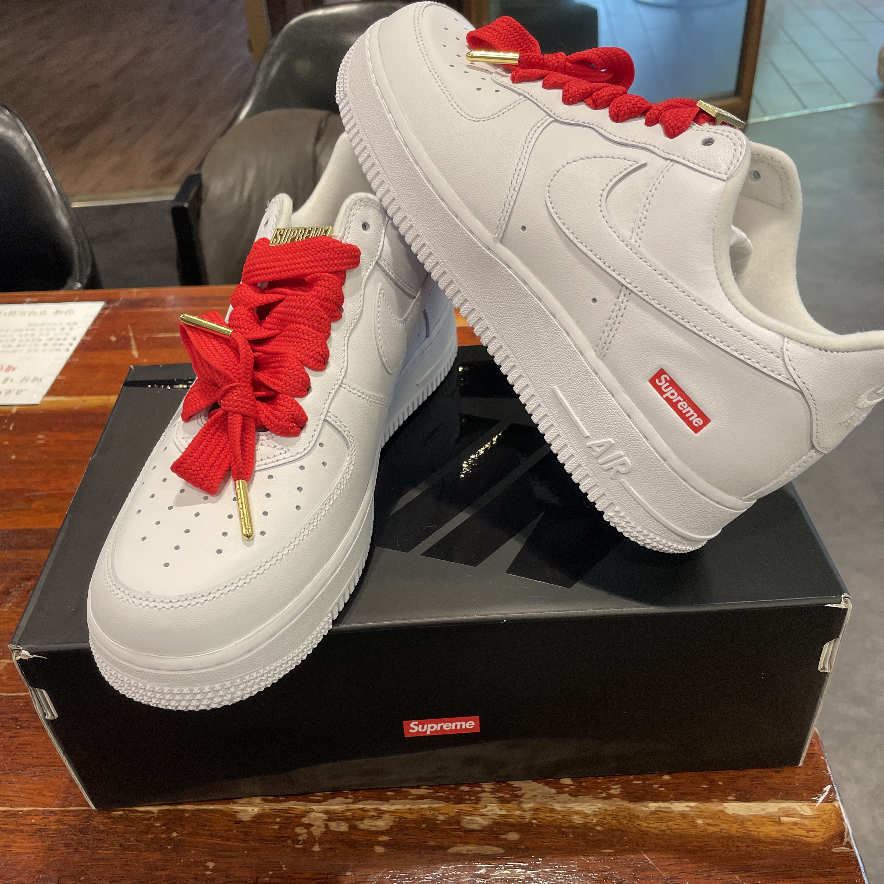 Nike x Supreme Air Force 1 Low White 착용 스타일 - 1