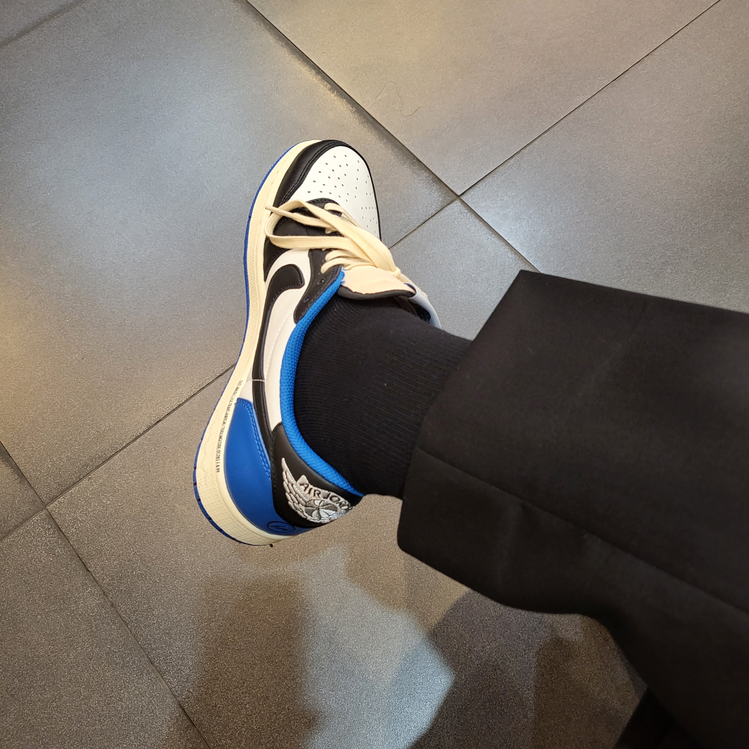Jordan 1 x Travis Scott x Fragment Retro Low OG SP Military Blue 착용 스타일 - 2