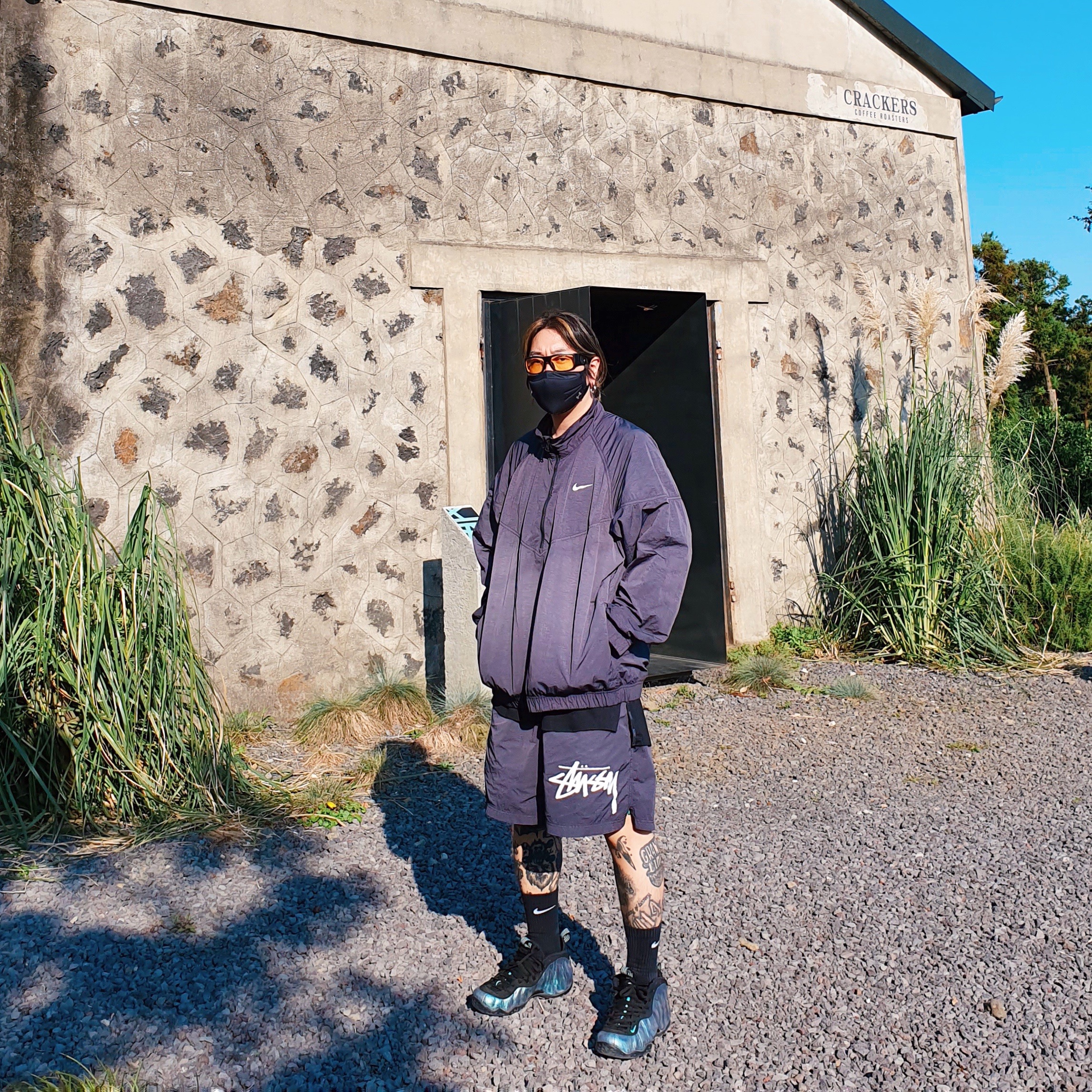 Nike x Stussy Windrunner Jacket Off Noir, Nike x Stussy Water Shorts Off Noir 착용 스타일 - 2