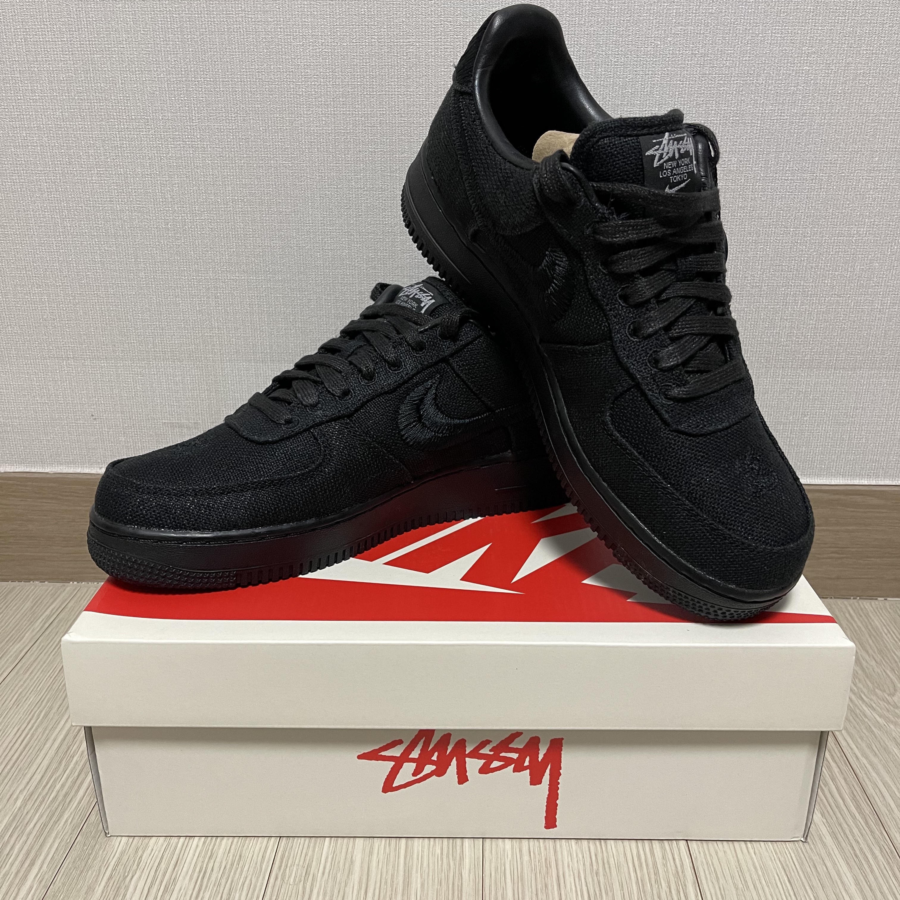Nike x Stussy Air Force 1 Low Triple Black 착용 스타일 - 1