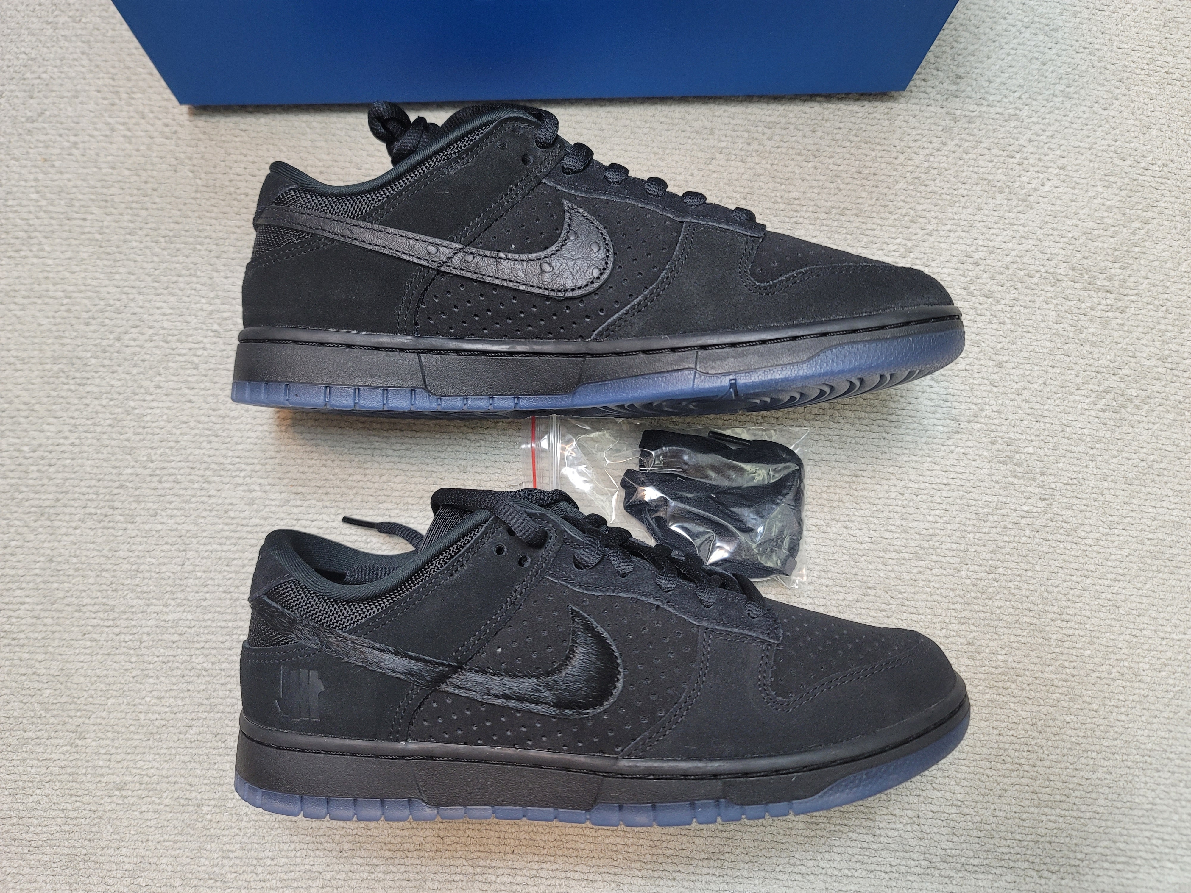 Nike x Undefeated Dunk Low SP 5 On It Black 착용 스타일 - 1