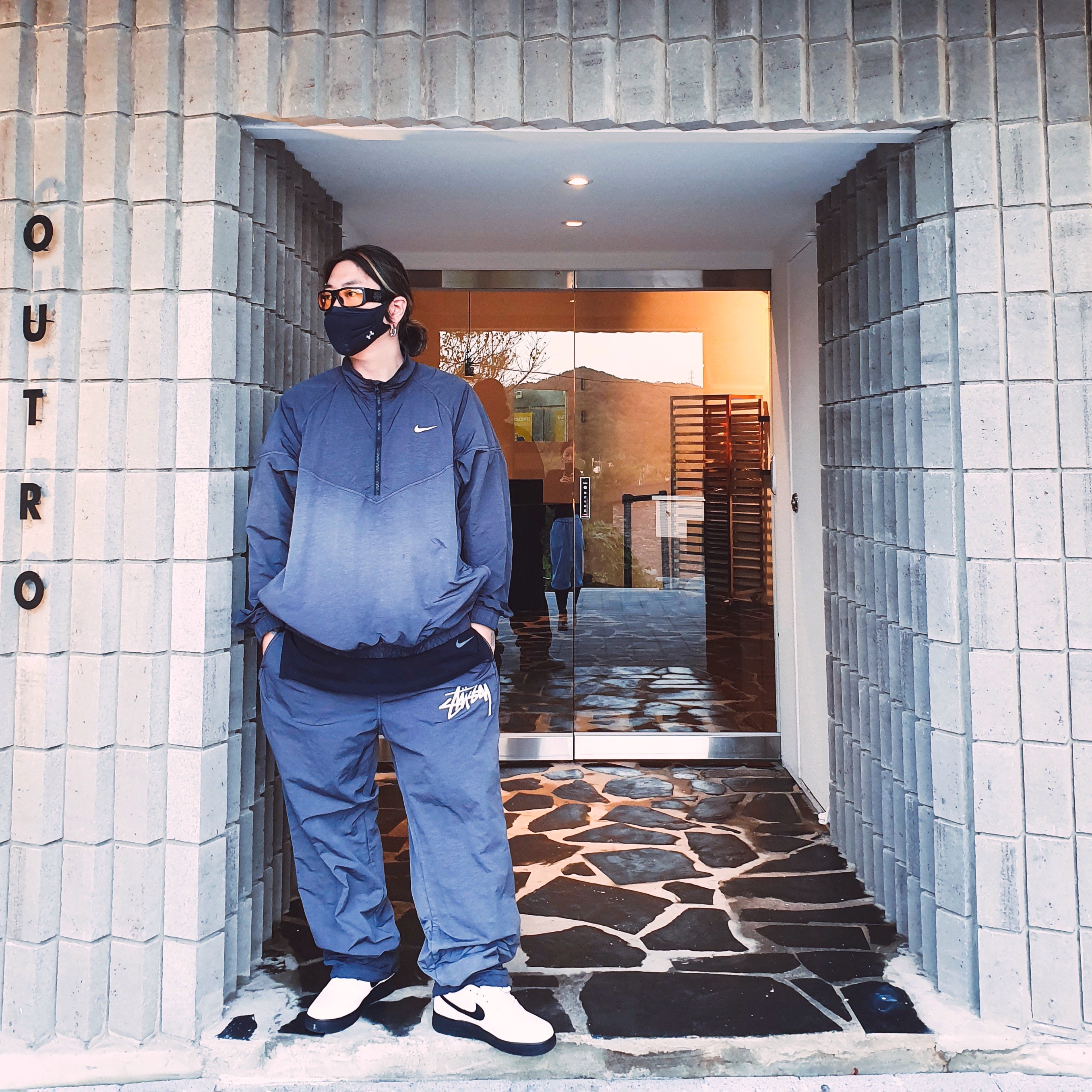 Nike x Stussy Windrunner Jacket Off Noir, Nike x Stussy Beach Pants Off Noir 착용 스타일 - 1