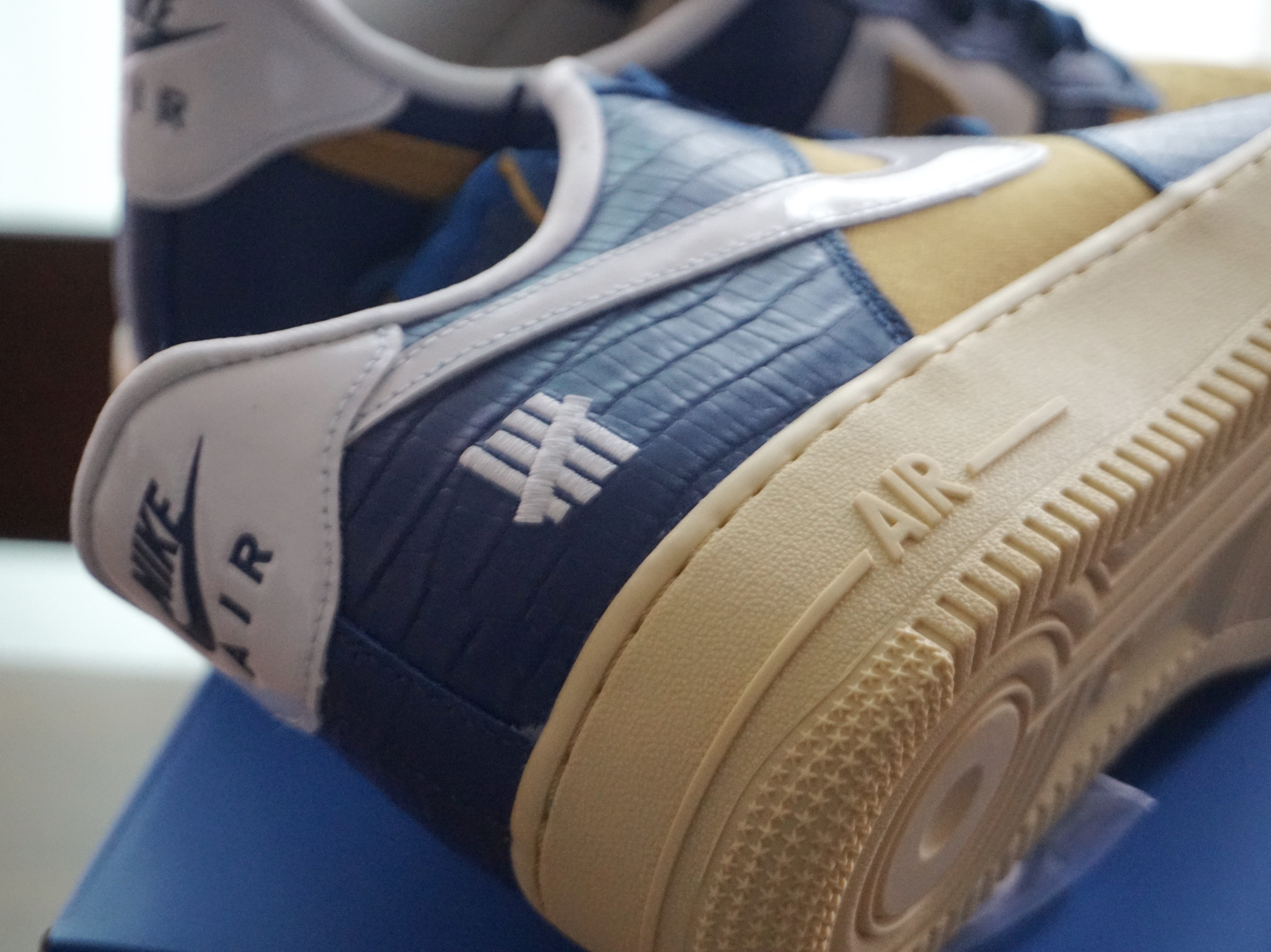 Nike x Undefeated Air Force 1 Low SP 5 On It Court Blue 착용 스타일 - 4