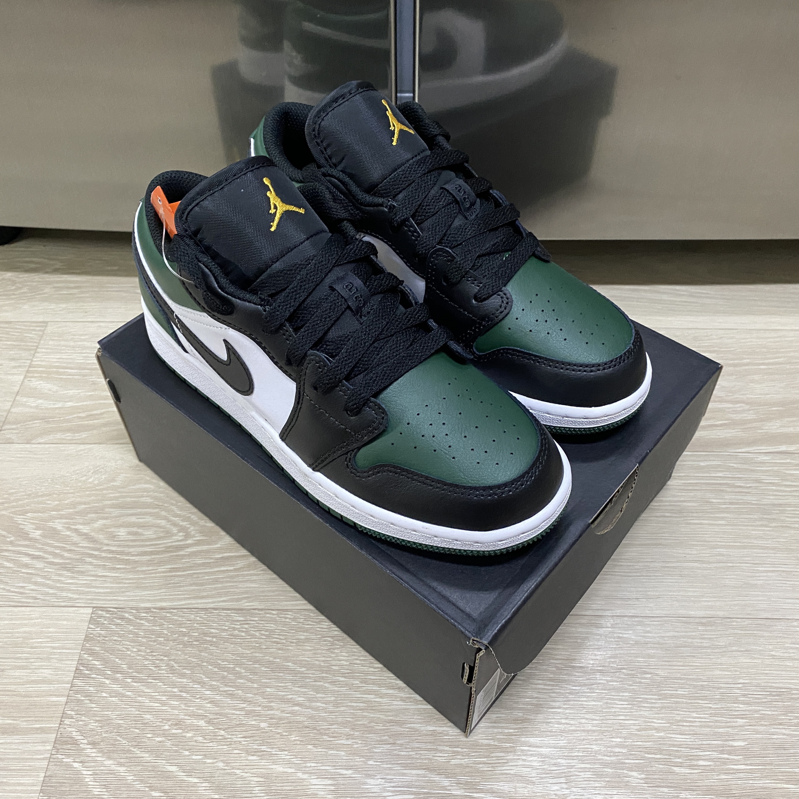 (GS) Jordan 1 Low Black Particle Grey, (GS) Jordan 1 Low Green Toe 착용 스타일 - 2