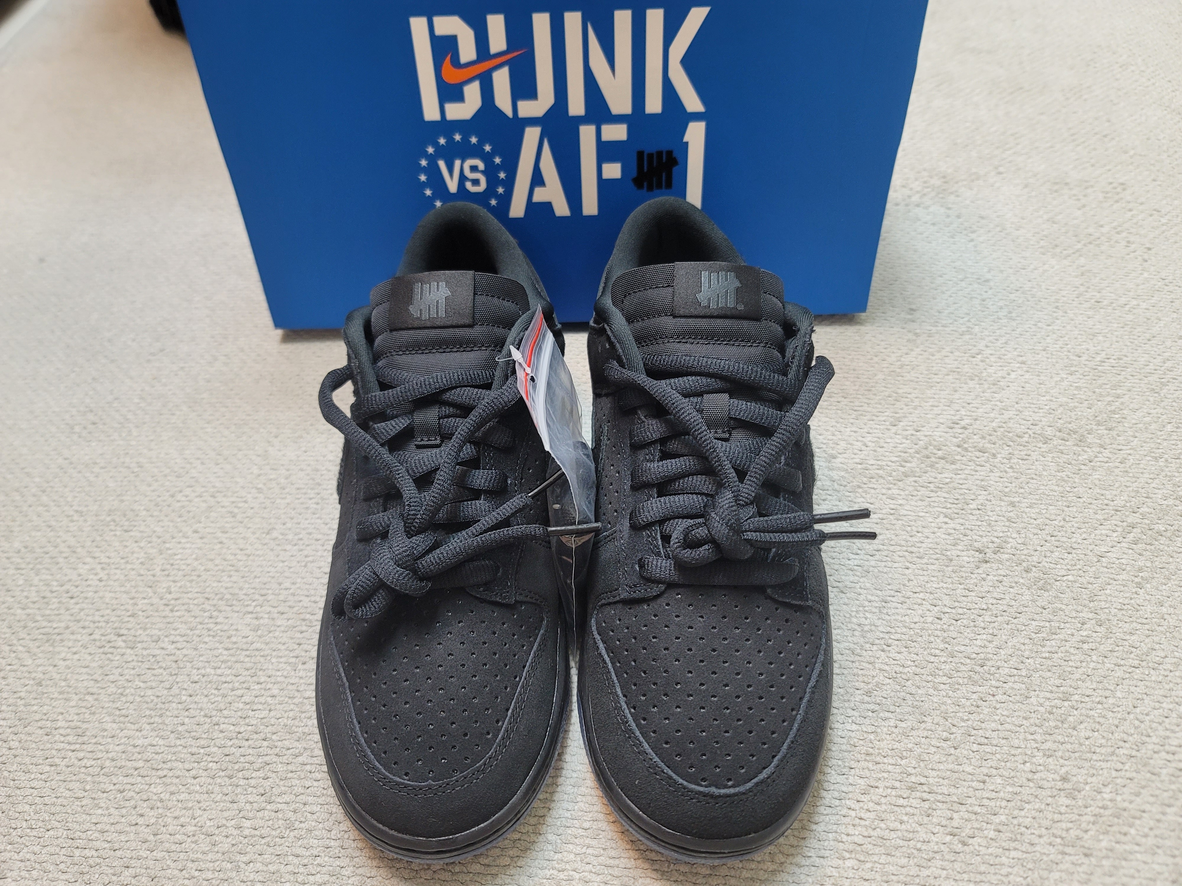 Nike x Undefeated Dunk Low SP 5 On It Black 착용 스타일 - 2