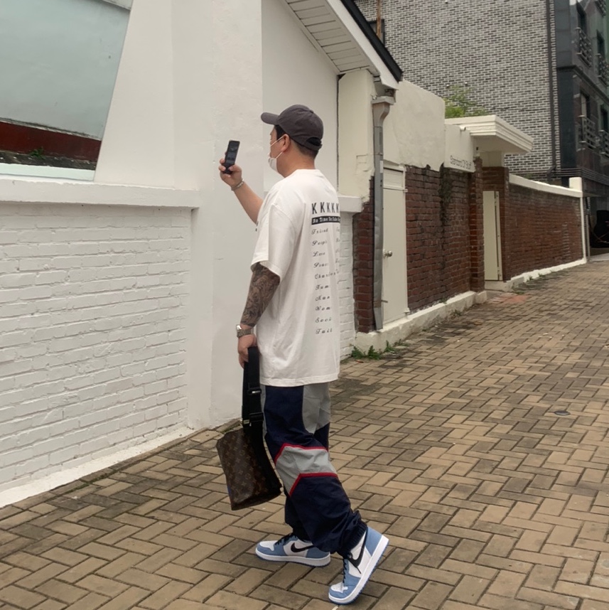 Jordan 1 Retro High OG University Blue, Supreme x New York Yankees Track Pants Navy - 21FW 착용 스타일 - 3