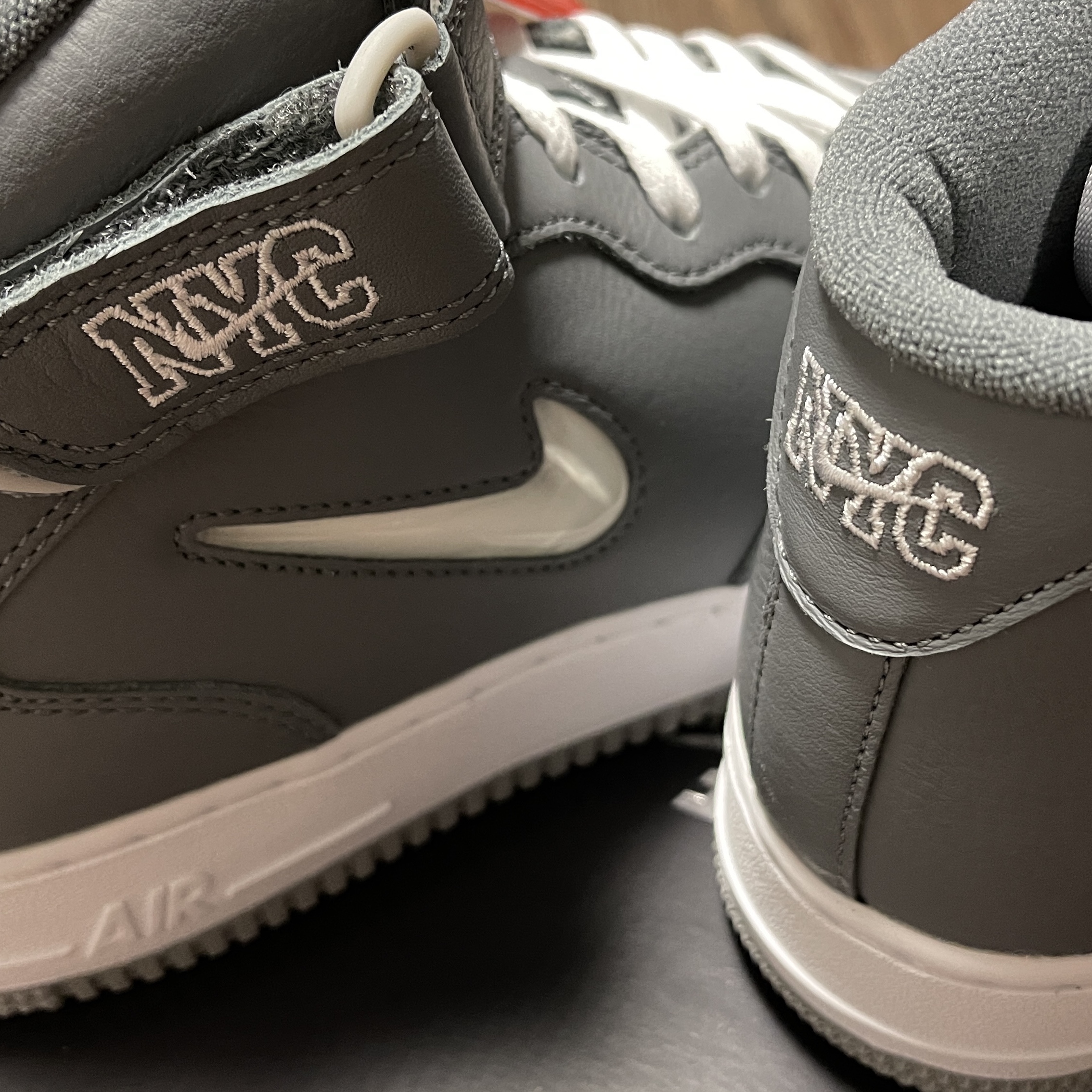 Nike Air Force 1 Mid QS NYC Cool Grey 착용 스타일