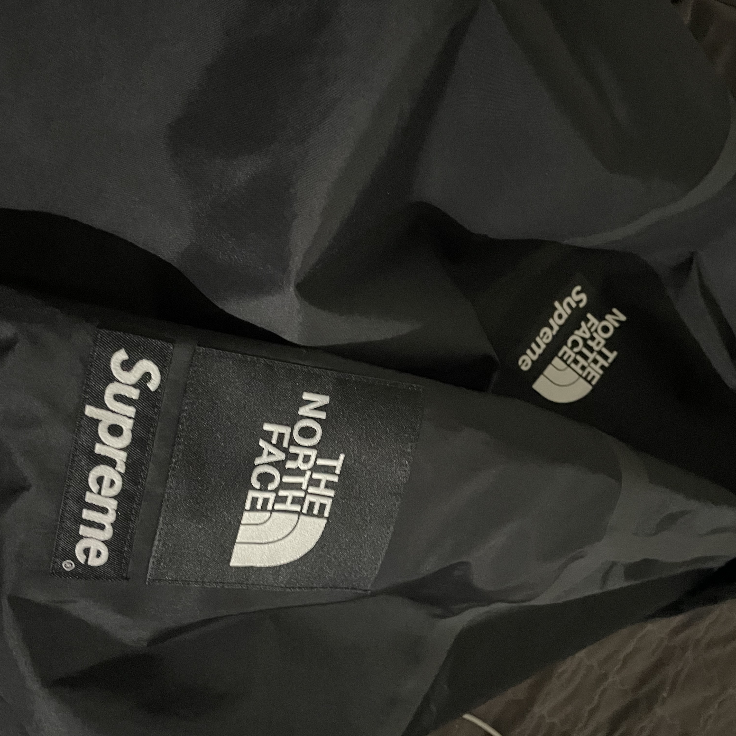 Supreme x The North Face Summit Series Outer Tape Seam Coaches Jacket Black - 21SS, Supreme x The North Face Mountain Light Jacket Leaves - 16FW 착용 스타일 - 1