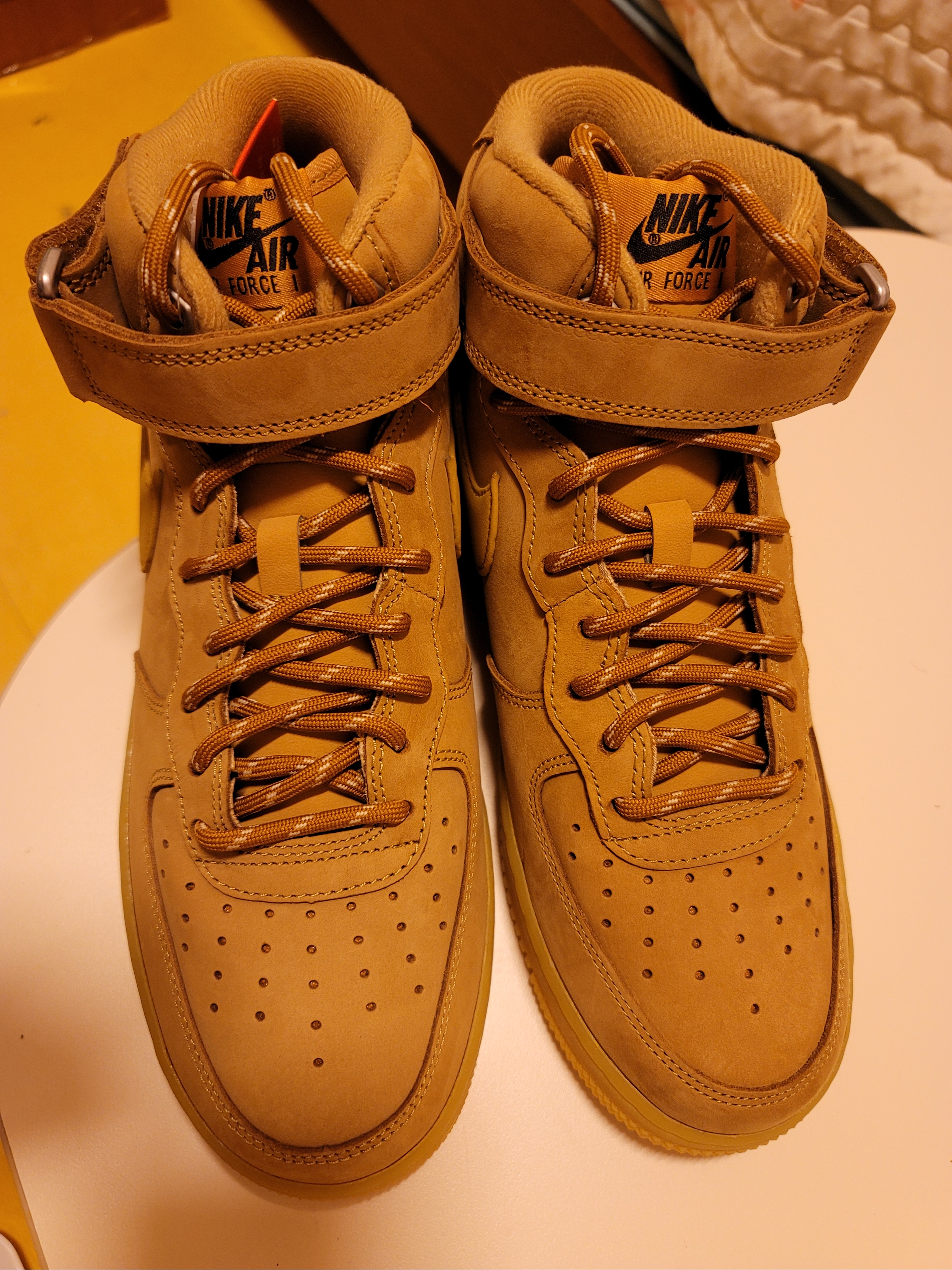 Nike Air Force 1 Mid '07 WB Flax 착용 스타일