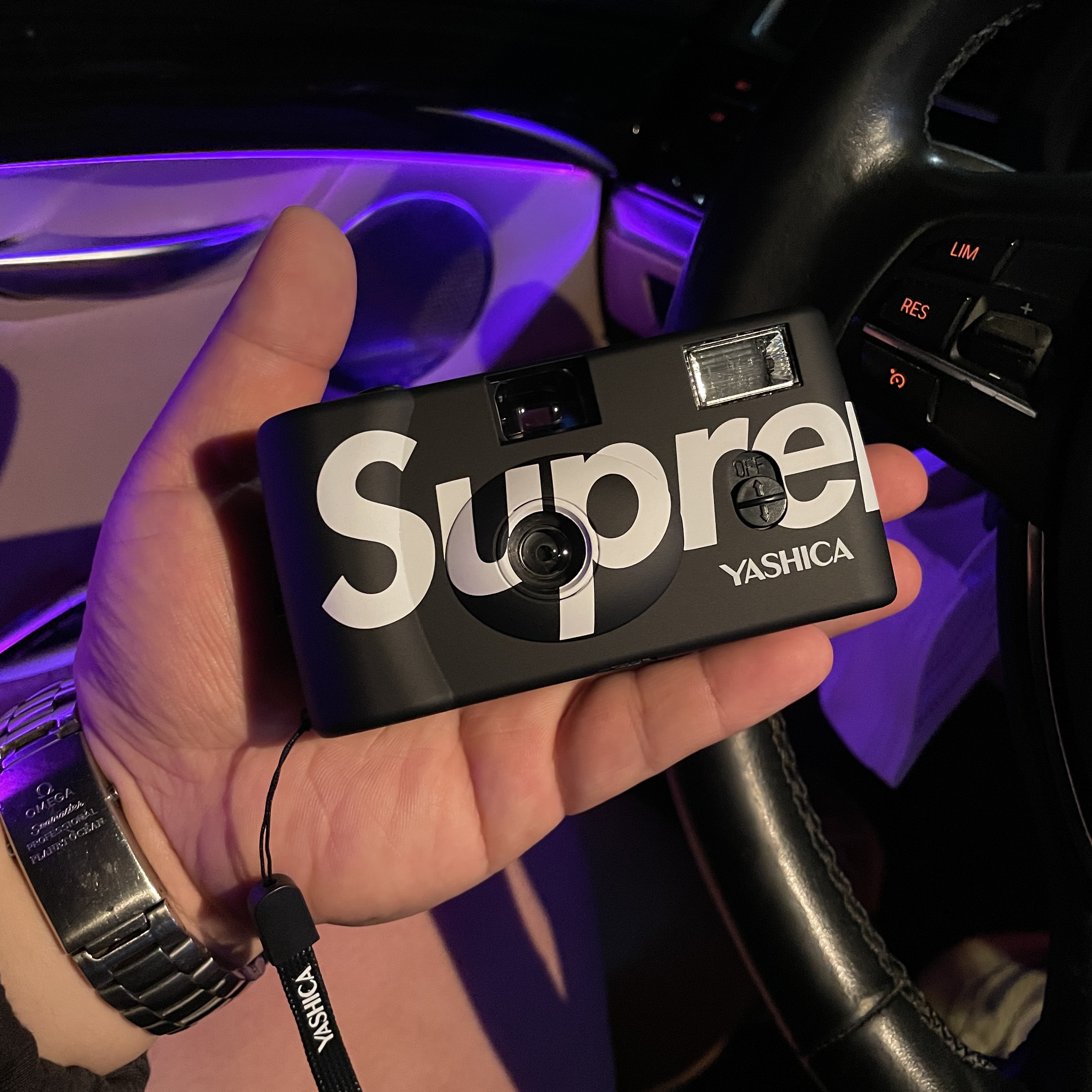Supreme Yashica MF-1 Camera Black - 21SS 착용 스타일