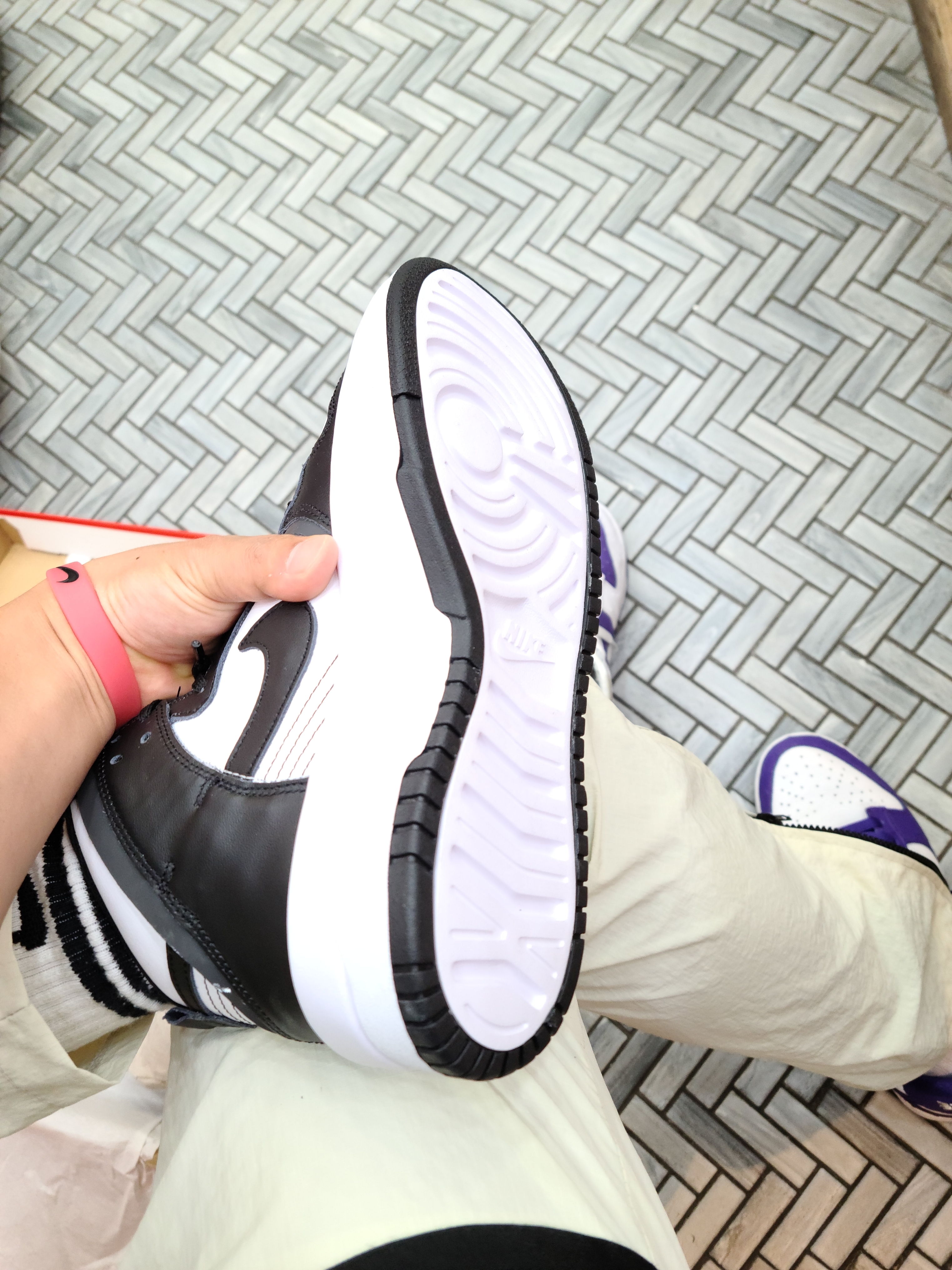 (W) Nike Dunk High Up Black and White 착용 스타일 - 3