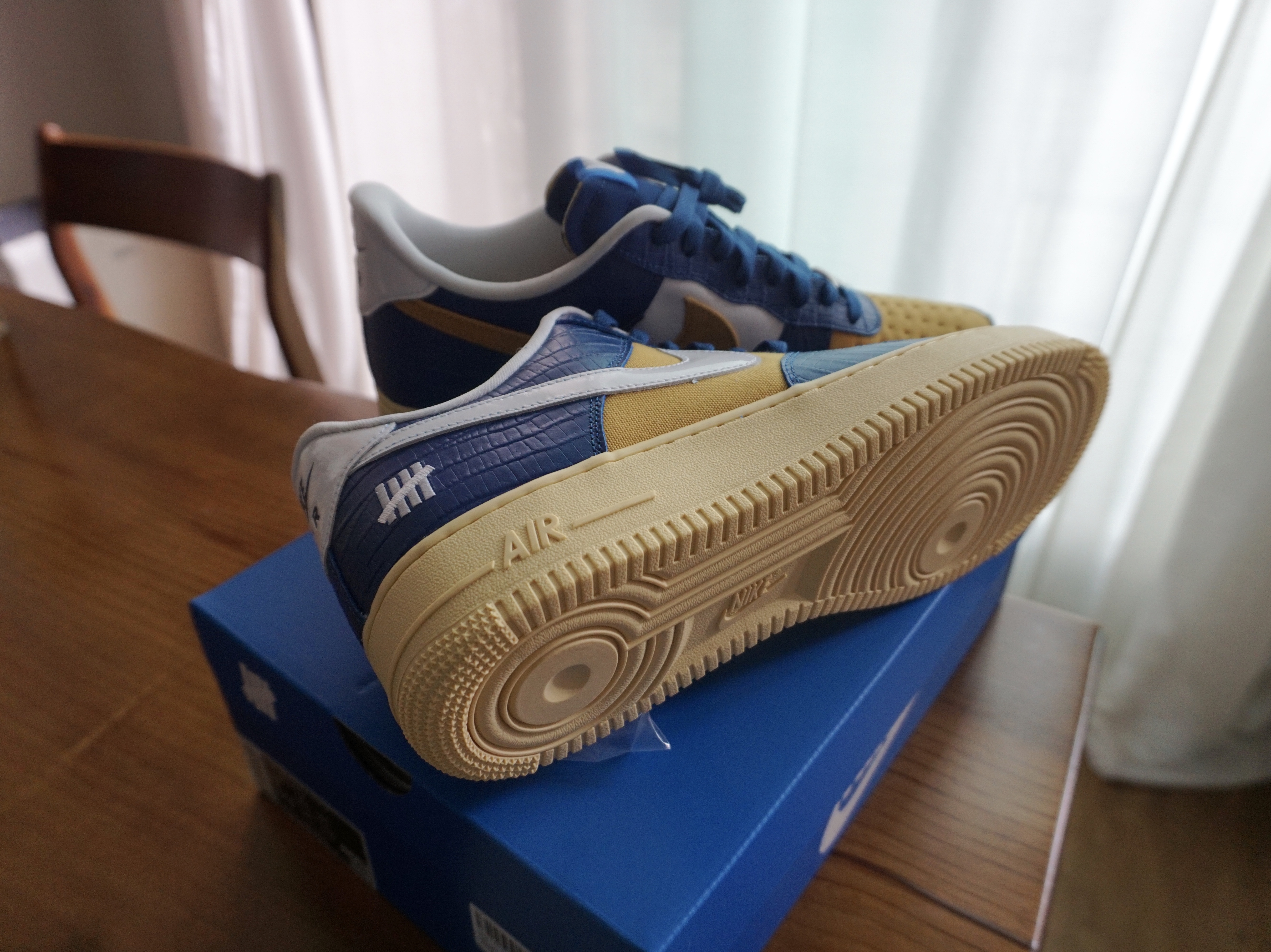 Nike x Undefeated Air Force 1 Low SP 5 On It Court Blue 착용 스타일 - 3