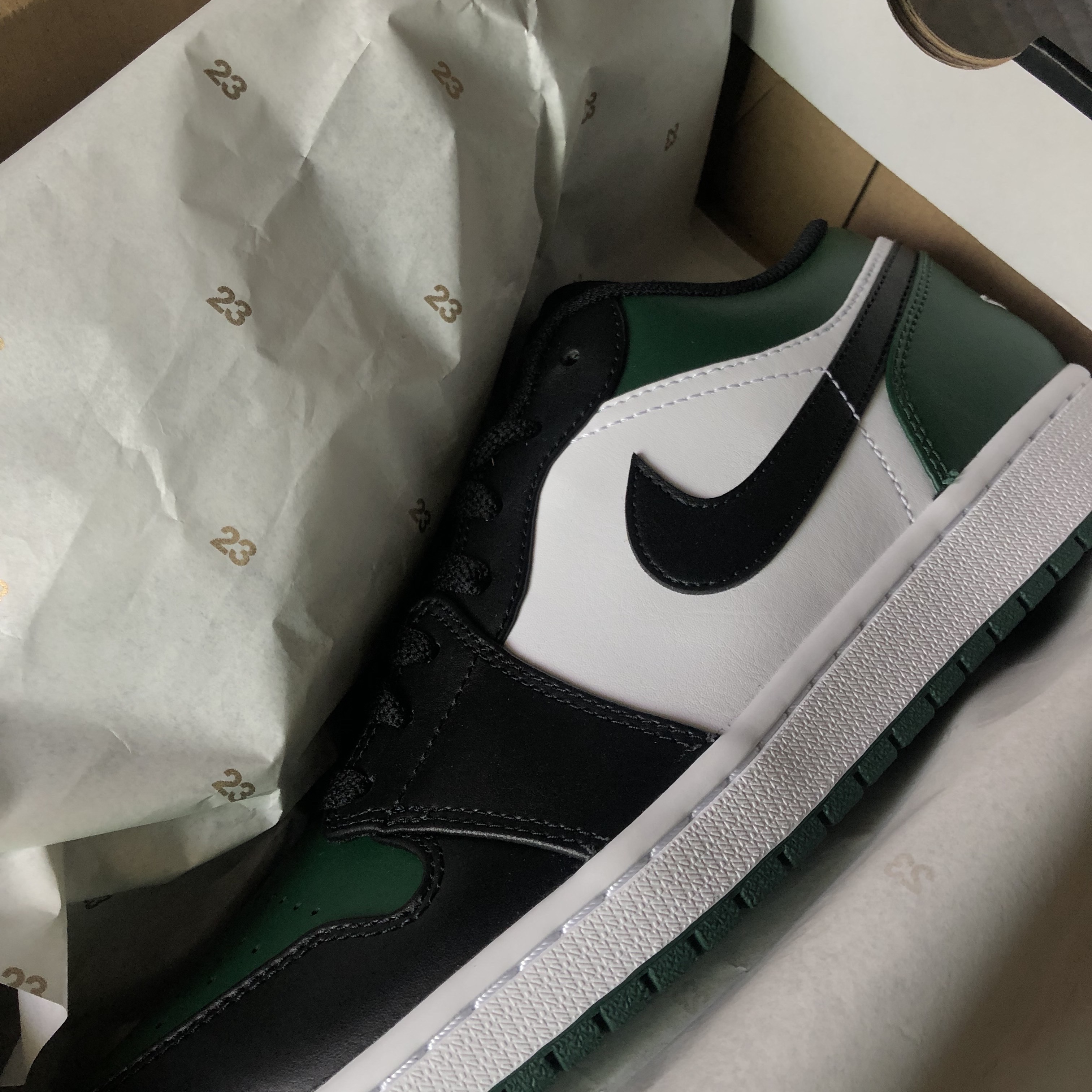 Jordan 1 Low Green Toe 착용 스타일